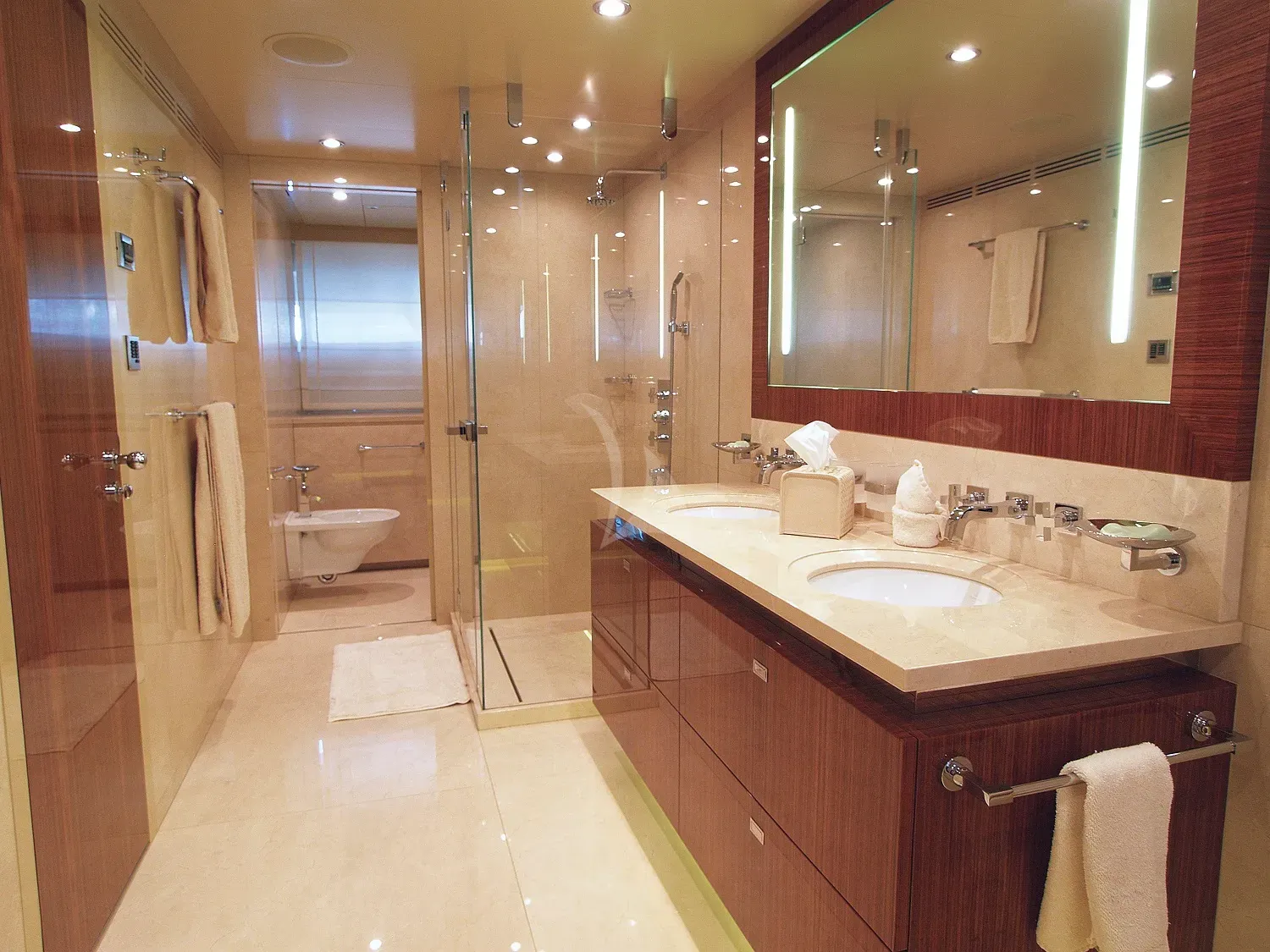 LADY DEE Charter Yacht