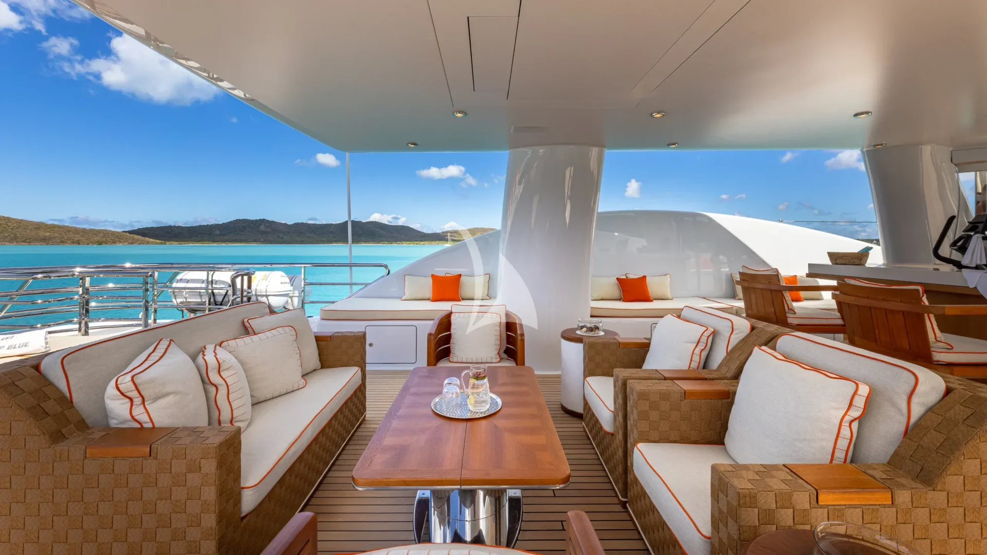 DEEP BLUE Charter Yacht