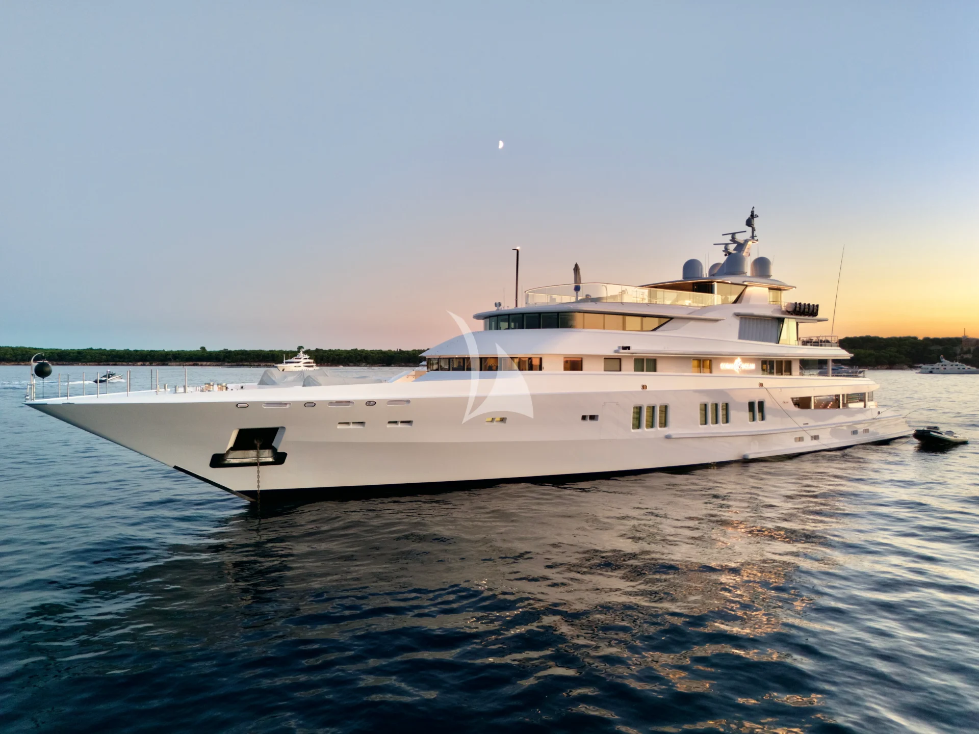 CORAL OCEAN Charter Yacht