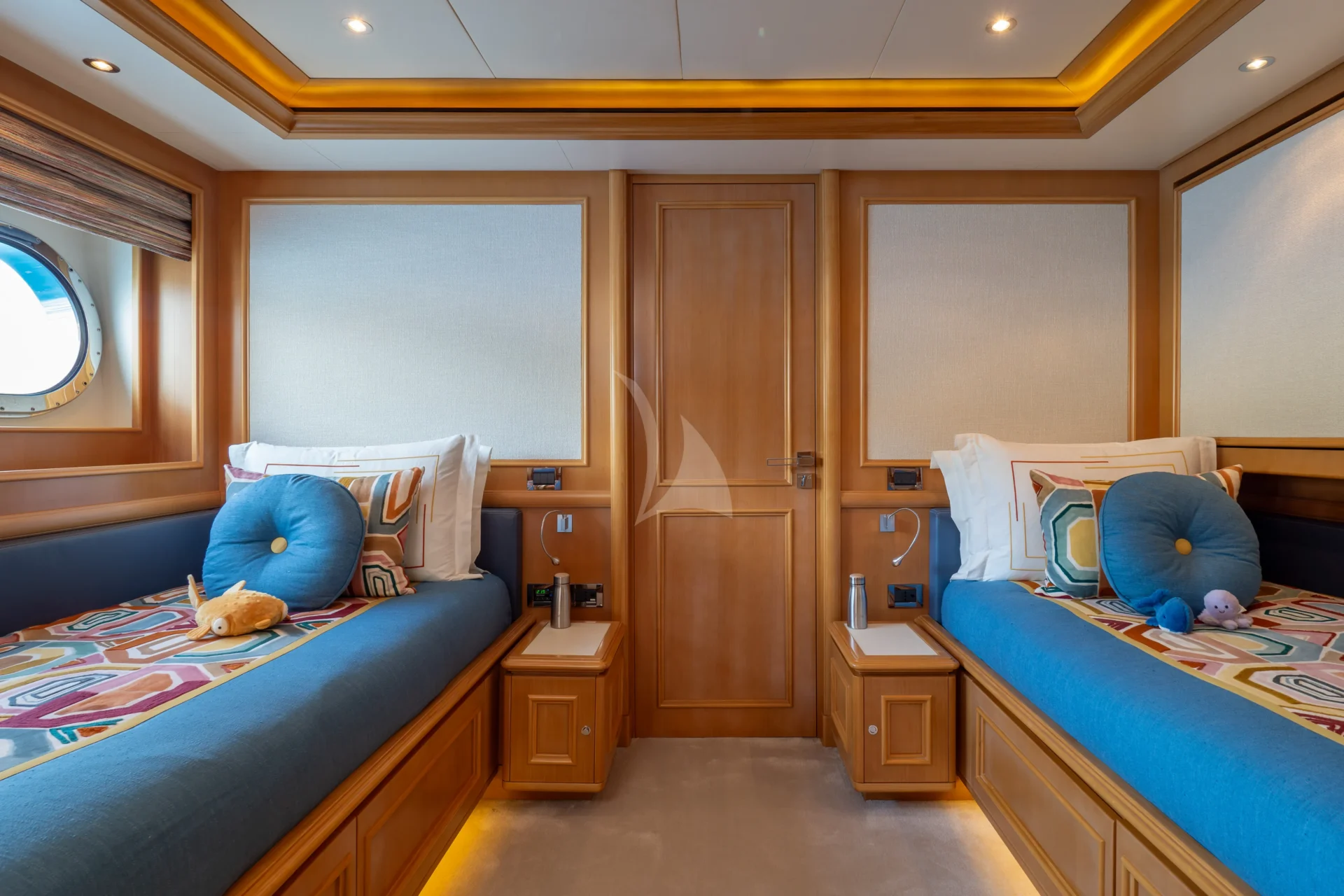 HANA Charter Yacht
