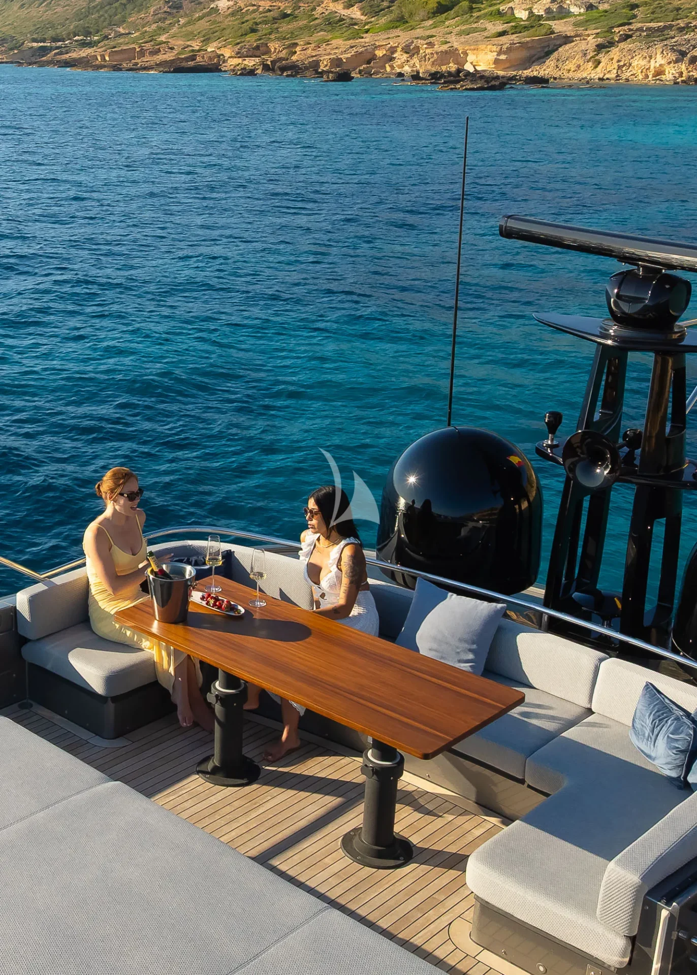 EL MACANN Charter Yacht