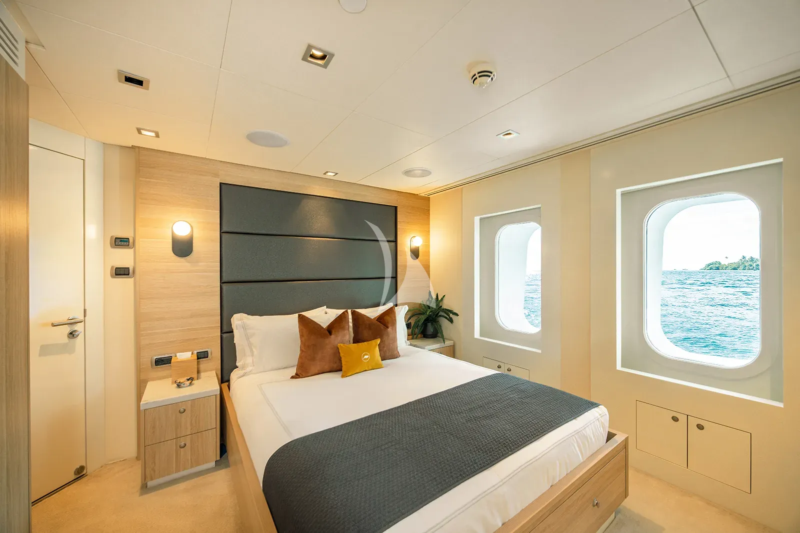 BIG SKY Charter Yacht