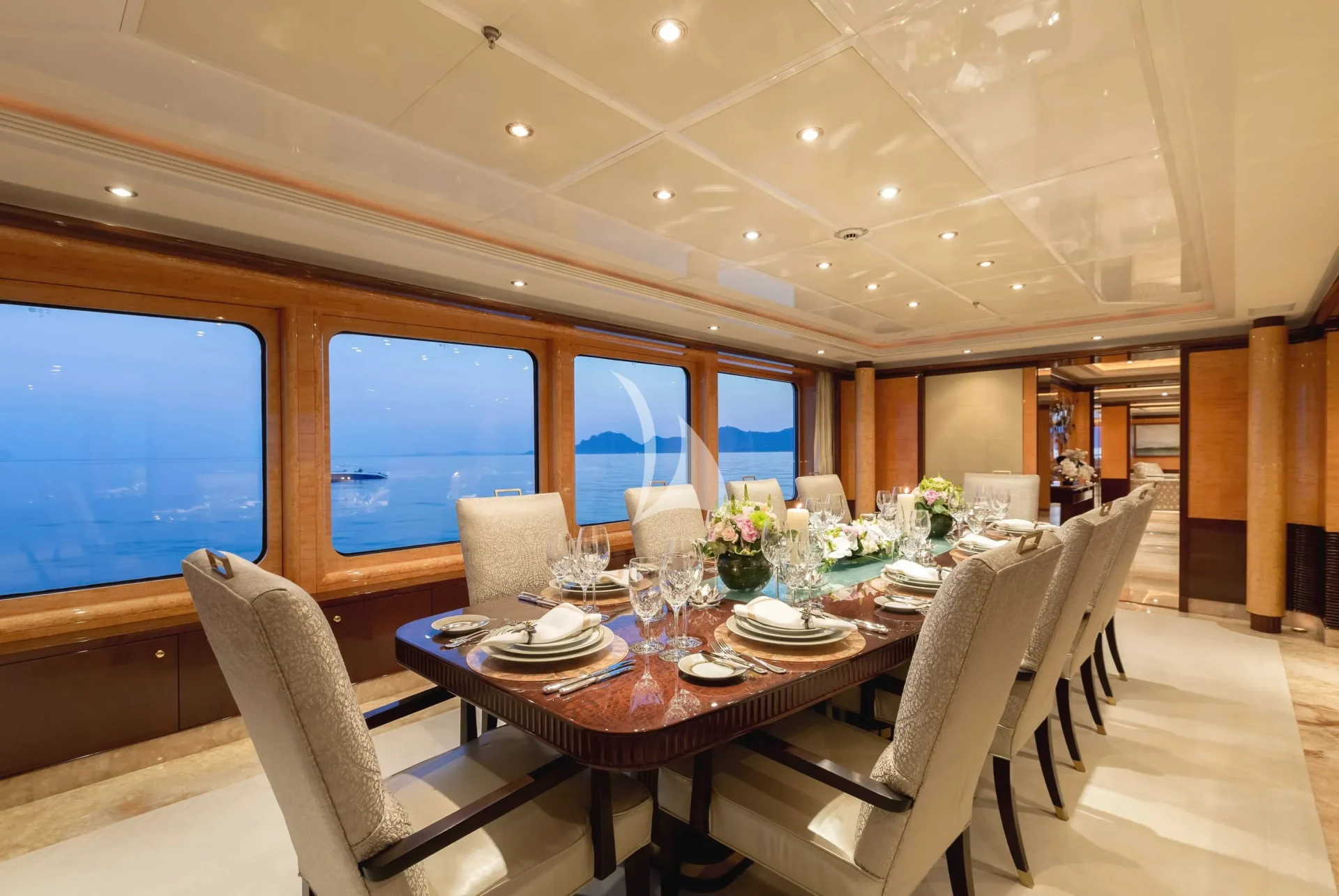 LUCKY LADY Charter Yacht