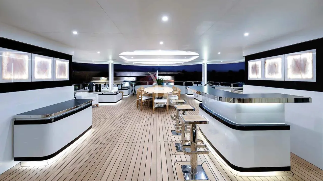 LIQUID SKY Charter Yacht