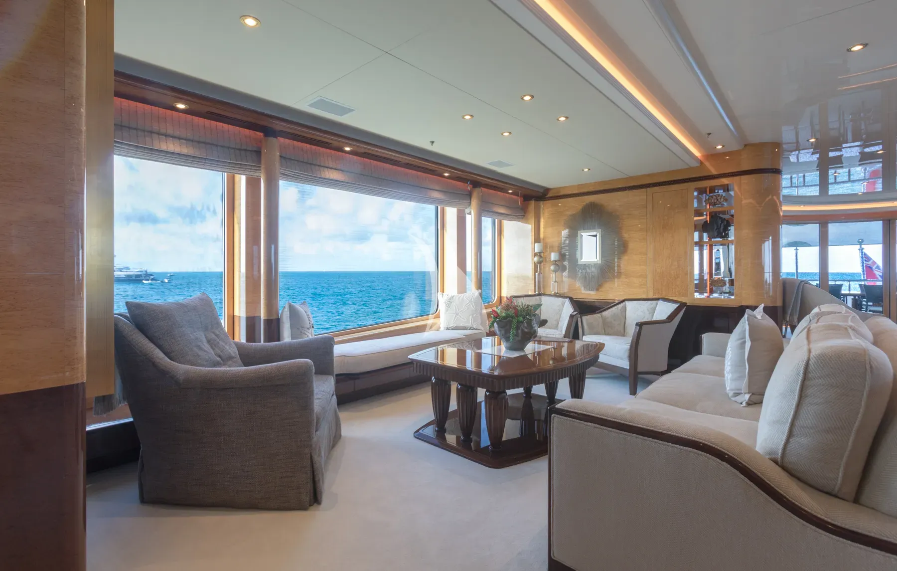 LUCKY LADY Charter Yacht