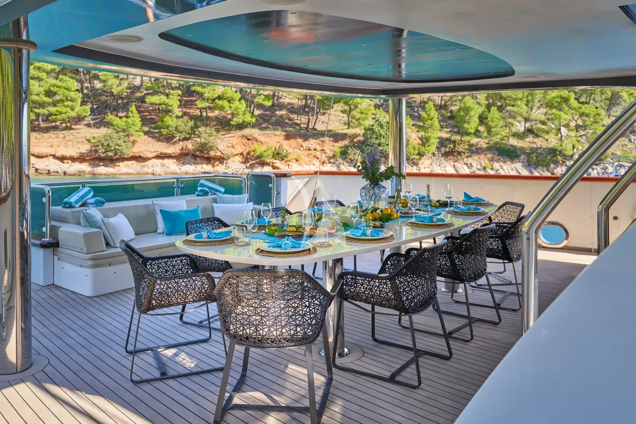 OMNIA Charter Yacht
