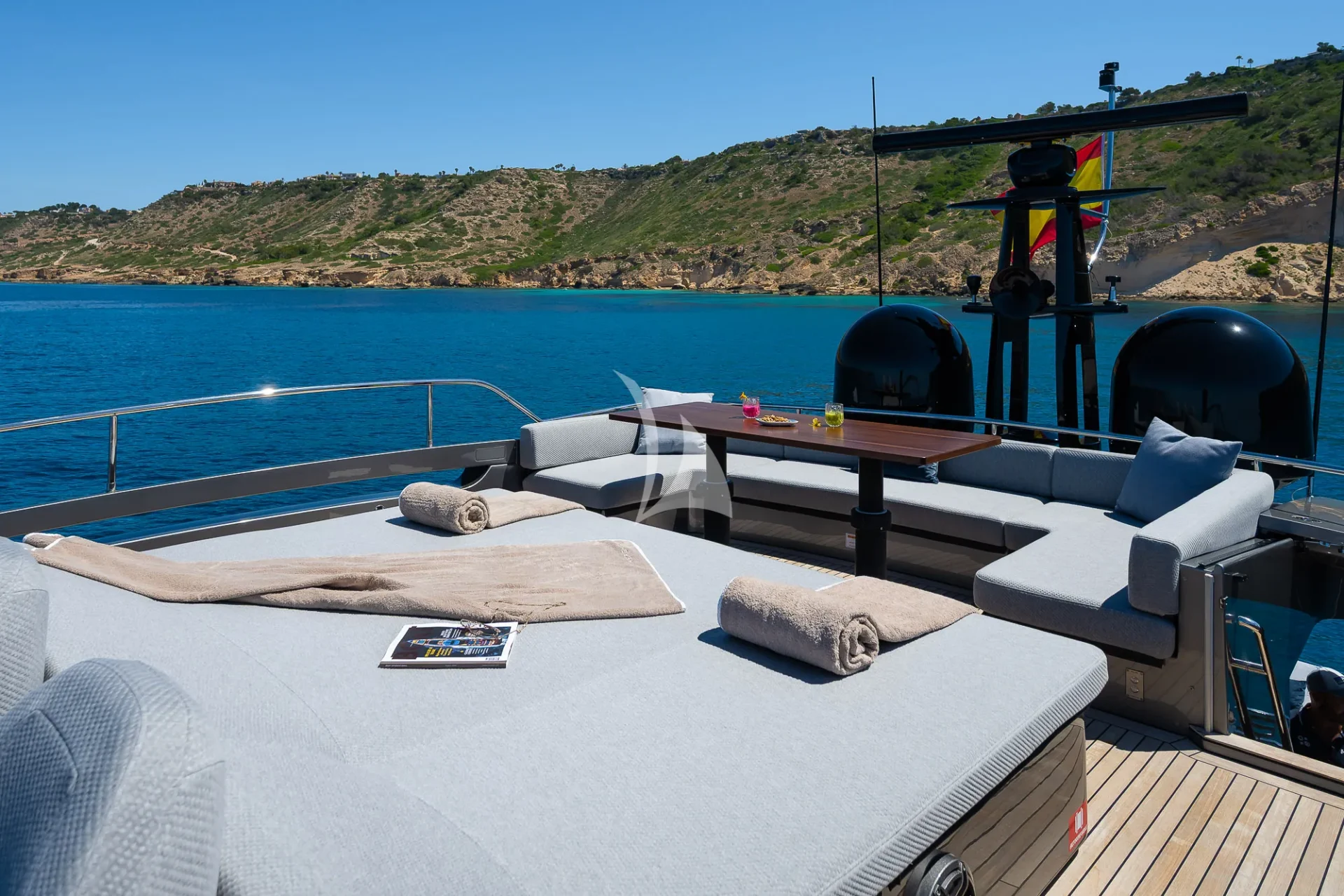 EL MACANN Charter Yacht