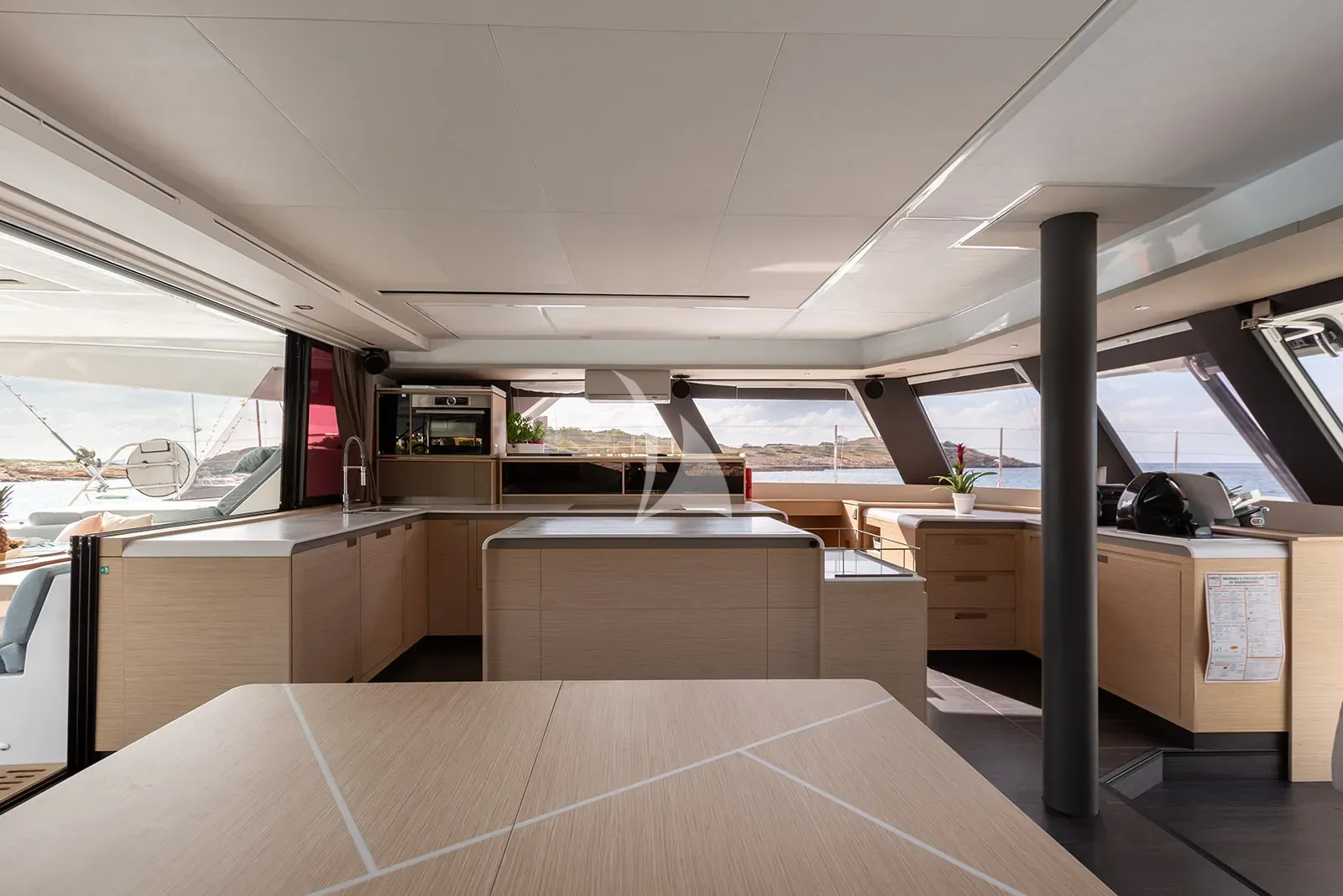 VAGATOR Charter Yacht