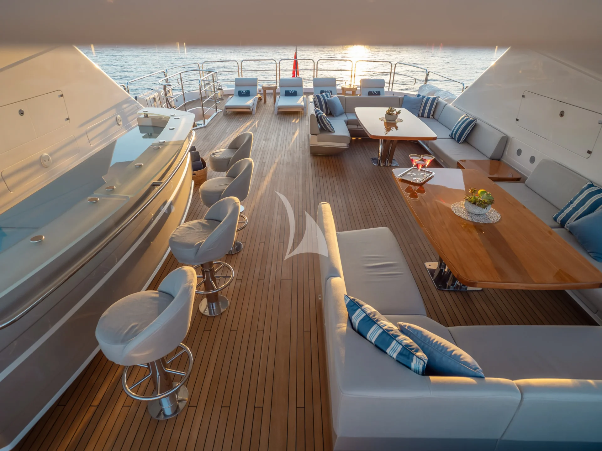 ARADOS Charter Yacht