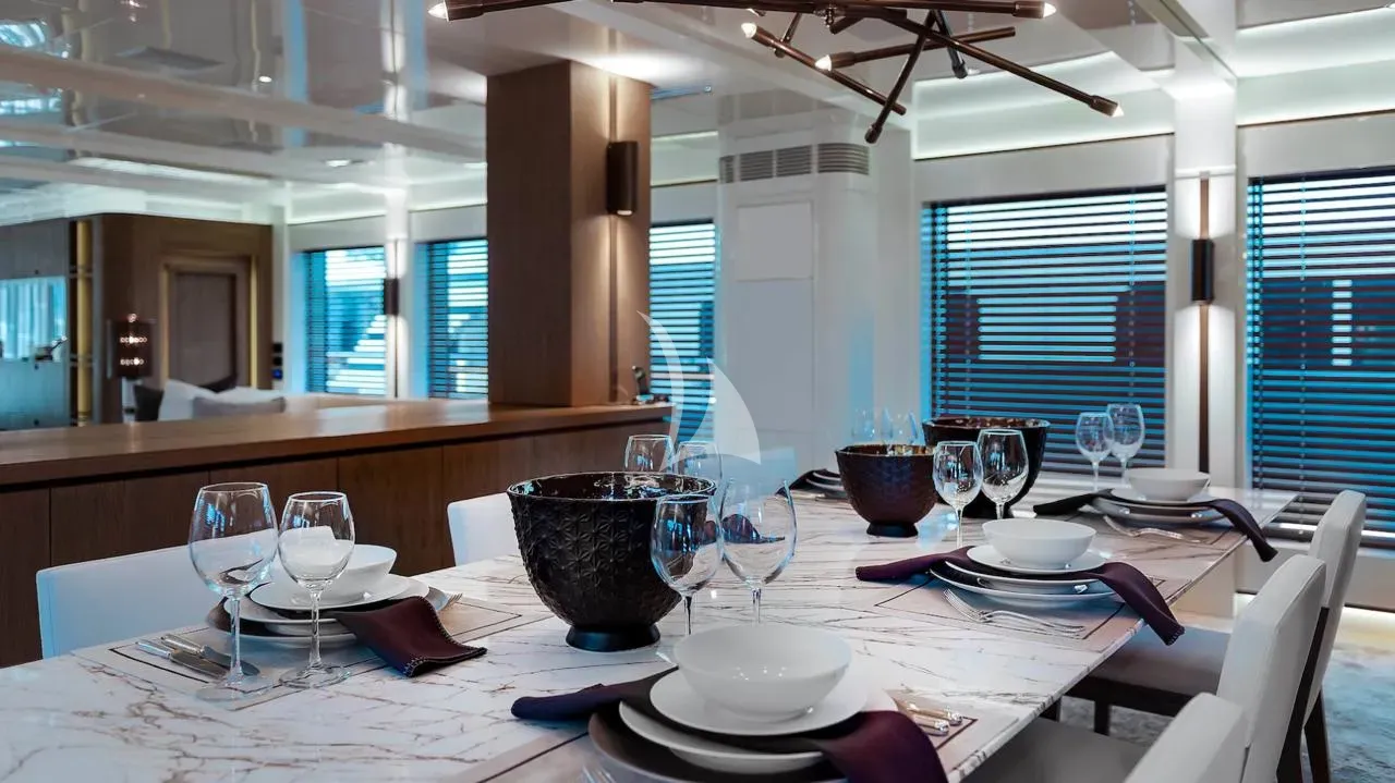 LIQUID SKY Charter Yacht