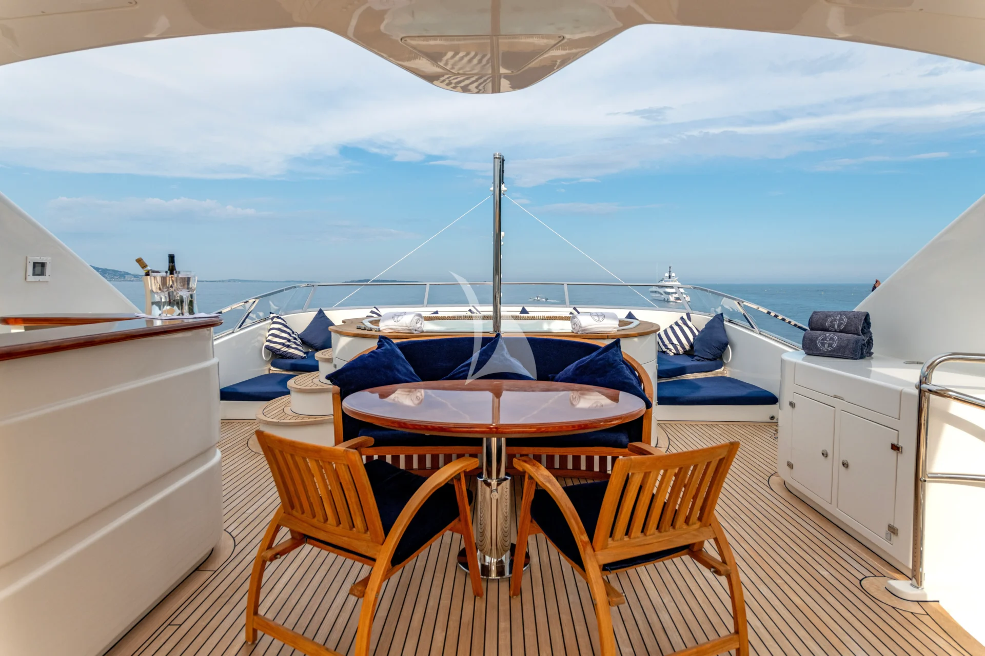 SEA BLUEZ Charter Yacht