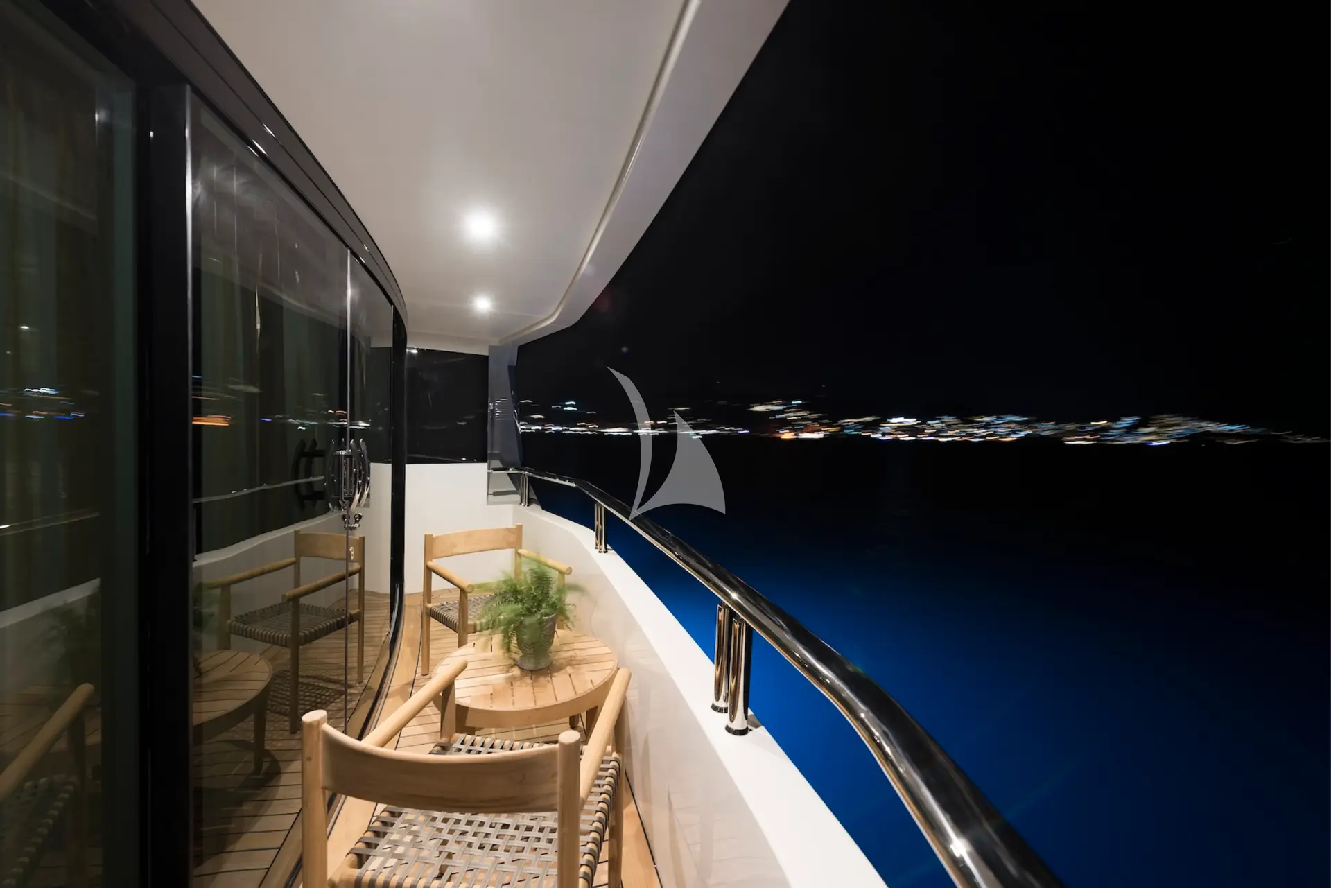 LIQUID SKY Charter Yacht