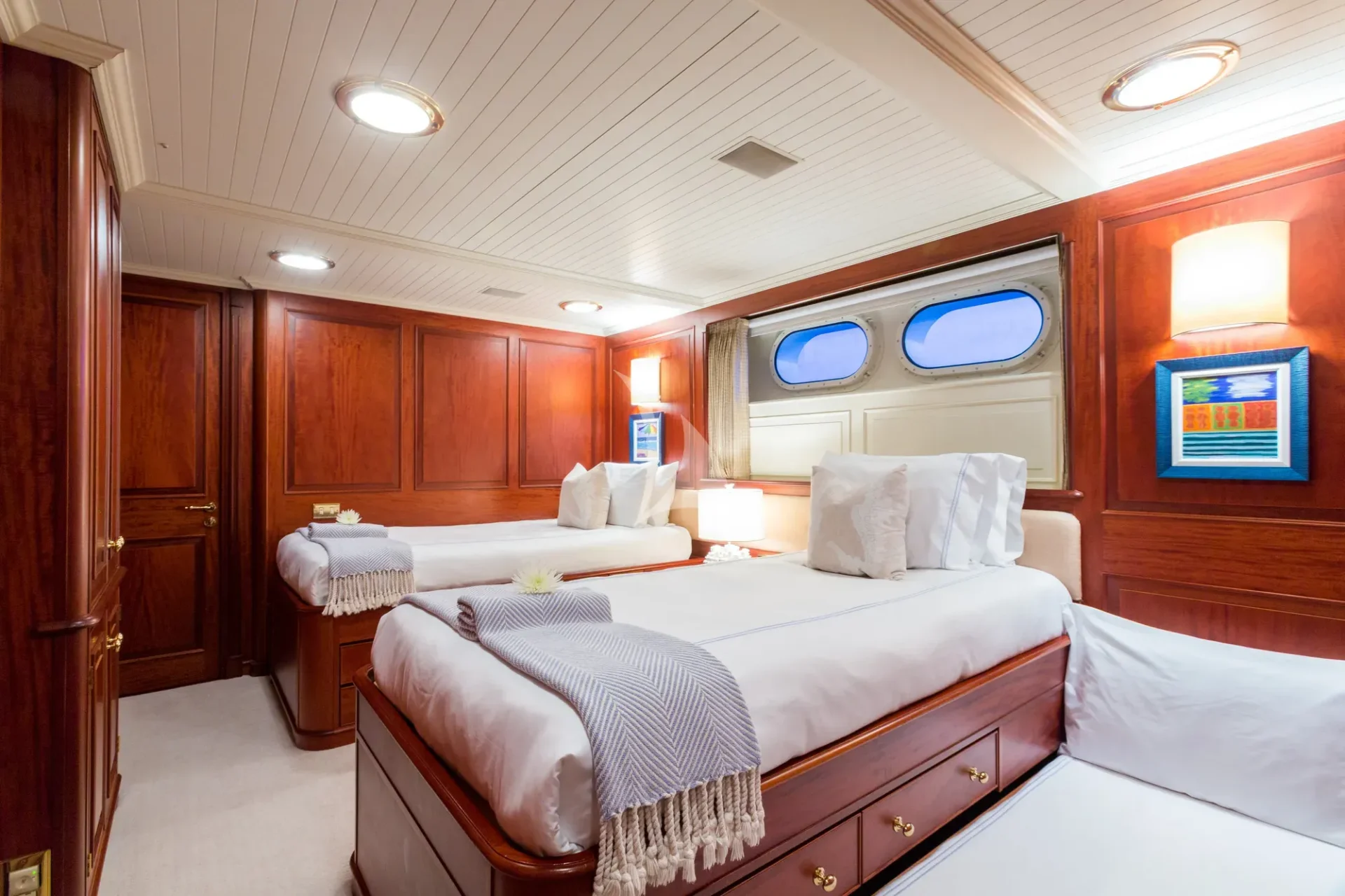 LADY J Charter Yacht