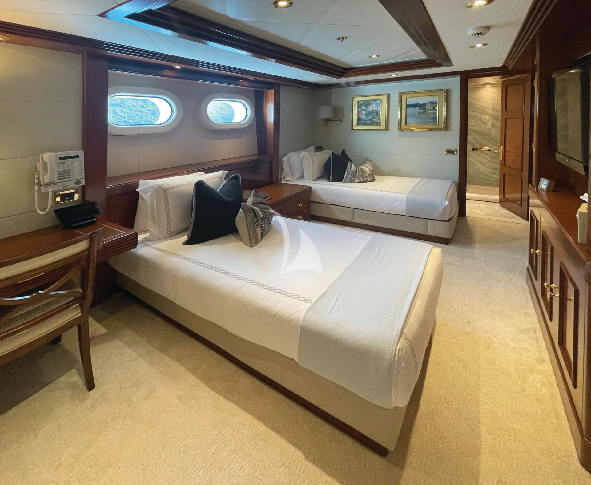 BLUE MOON Charter Yacht
