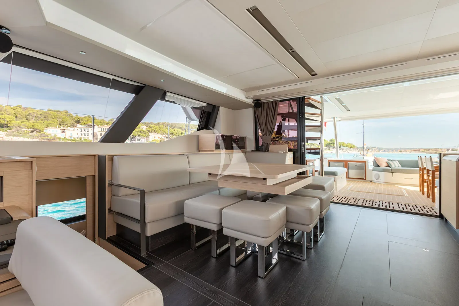 VAGATOR Charter Yacht