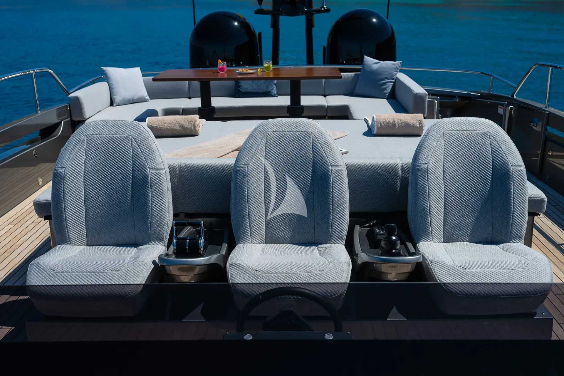 EL MACANN Charter Yacht