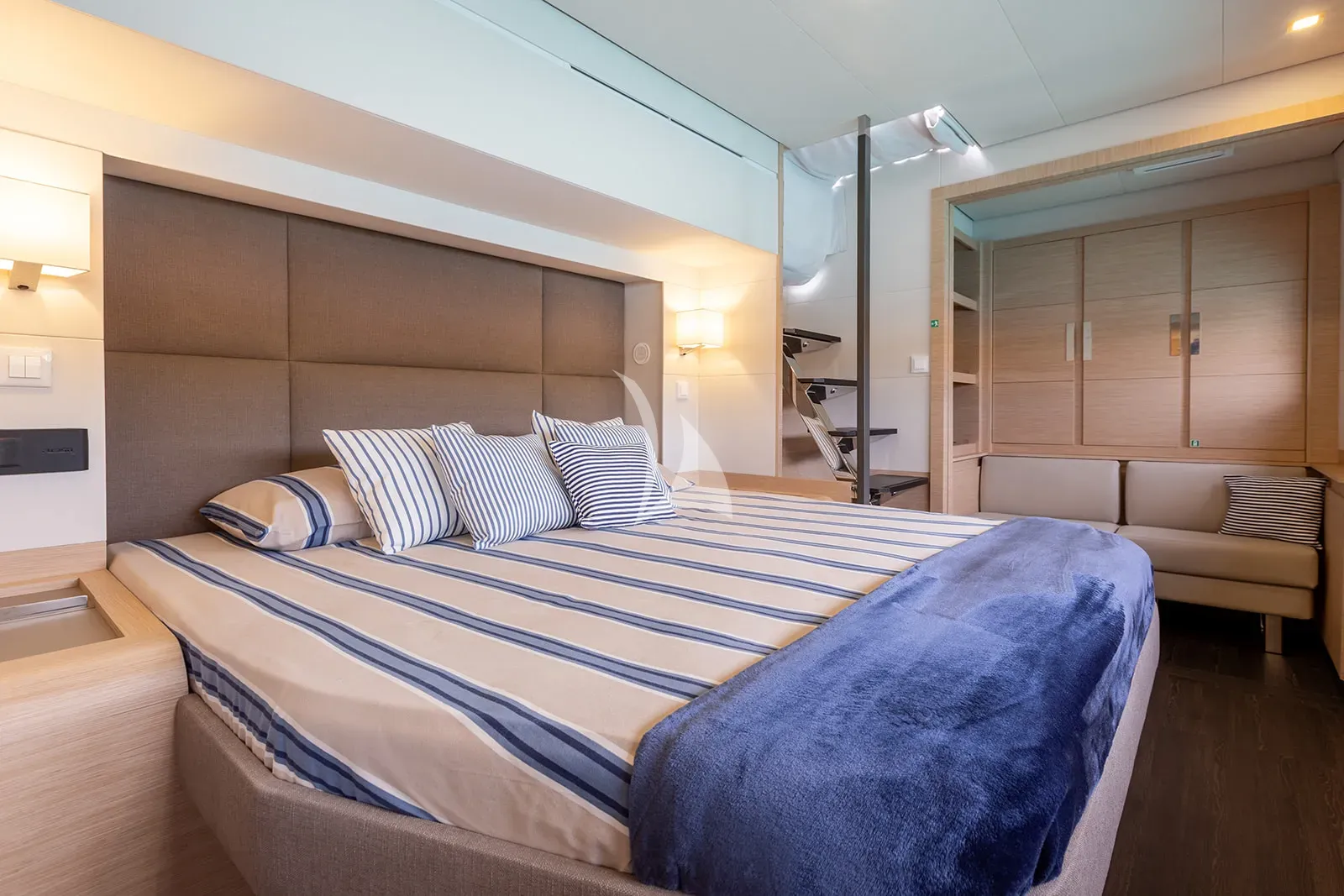 VAGATOR Charter Yacht