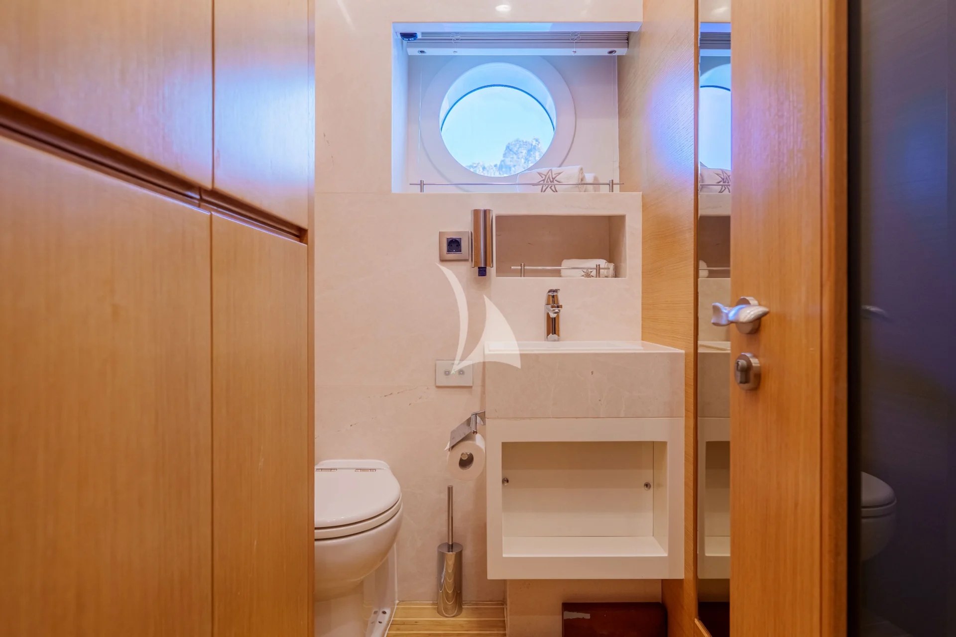 ARESTEAS Charter Yacht