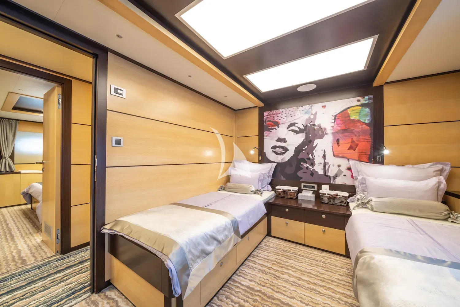 NAVILUX Charter Yacht