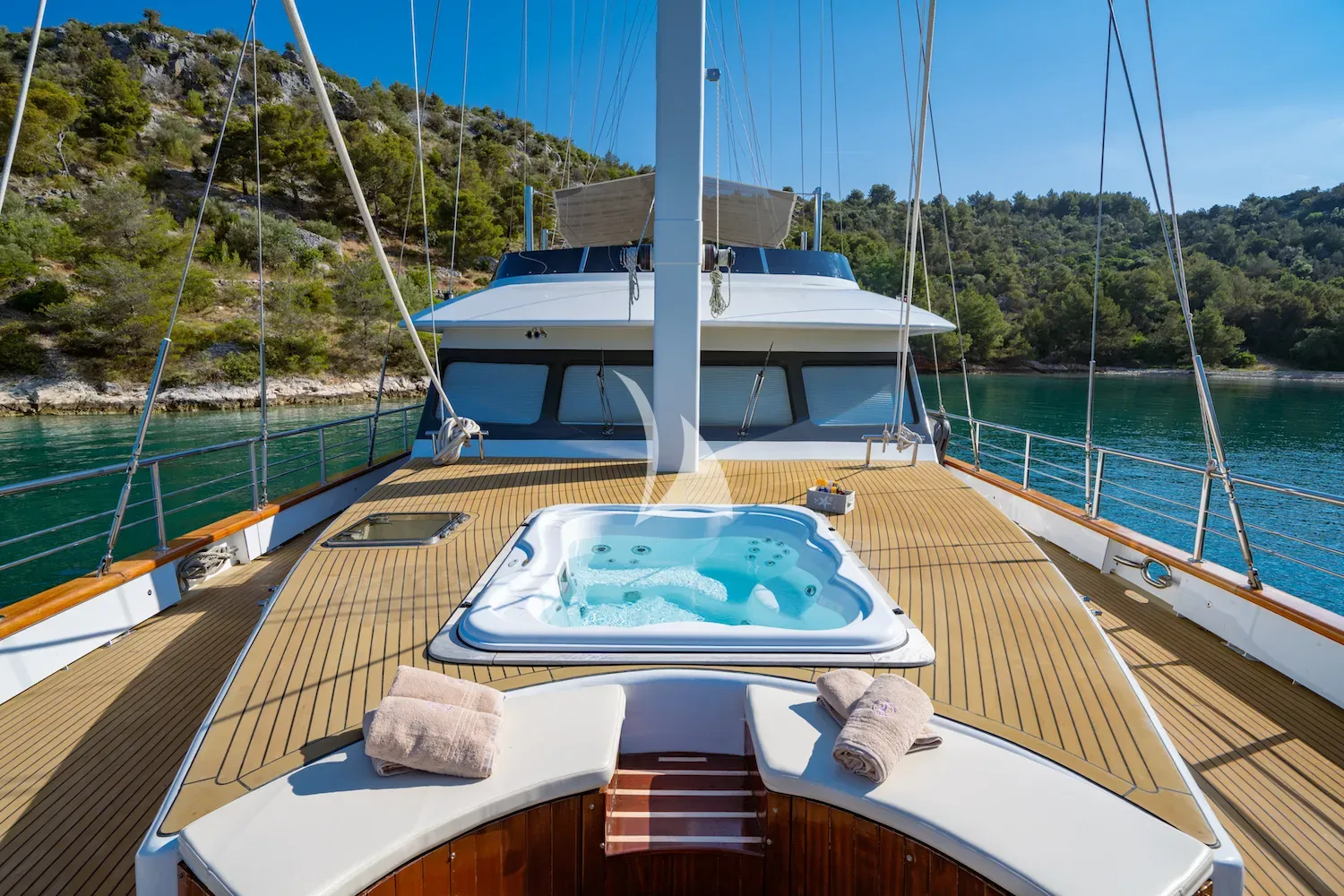 NAVILUX Charter Yacht