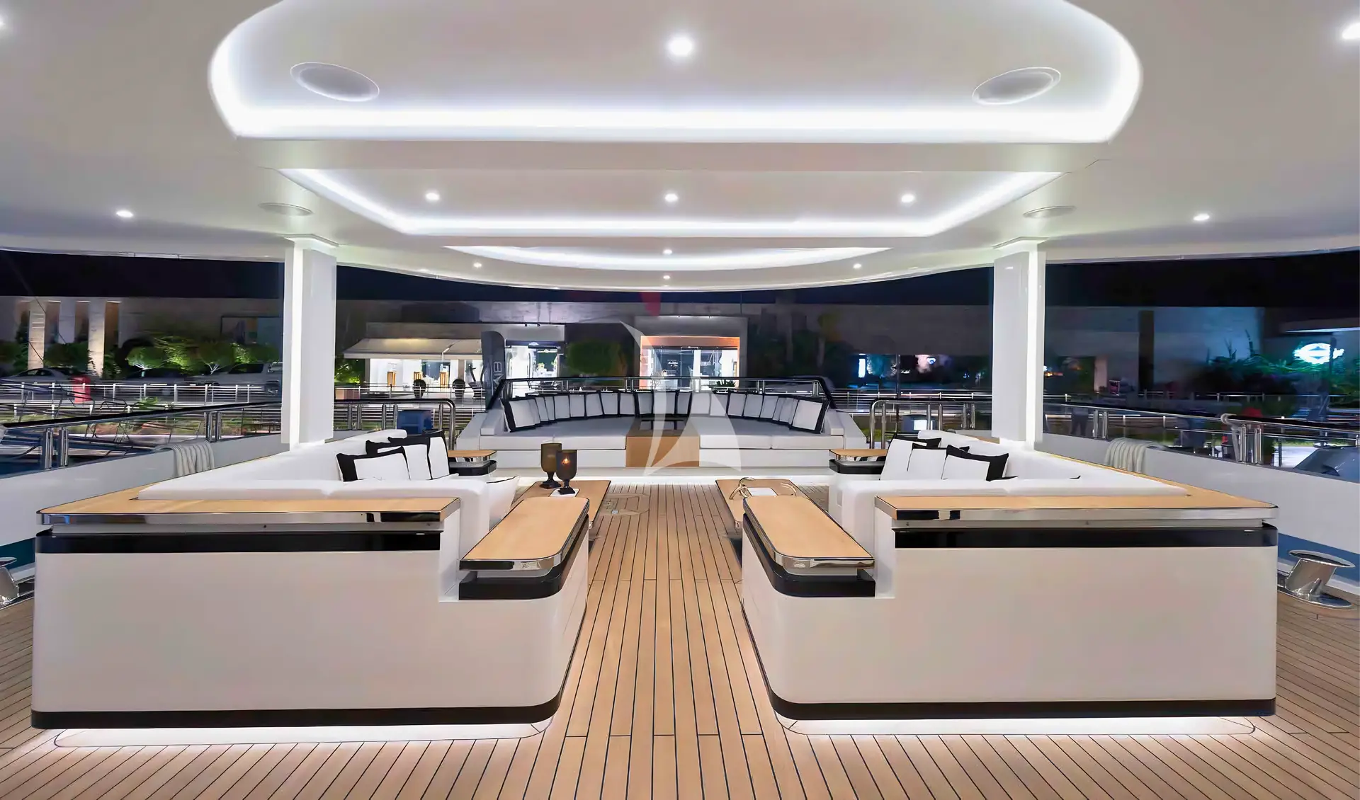 LIQUID SKY Charter Yacht