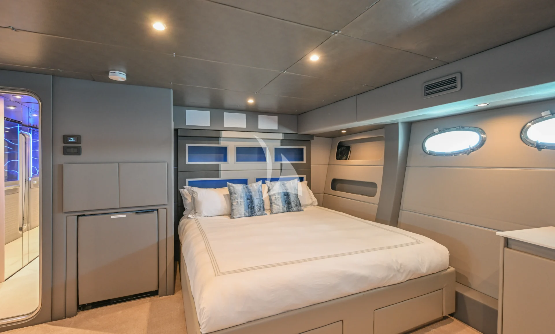 MARY KATHLENE Charter Yacht