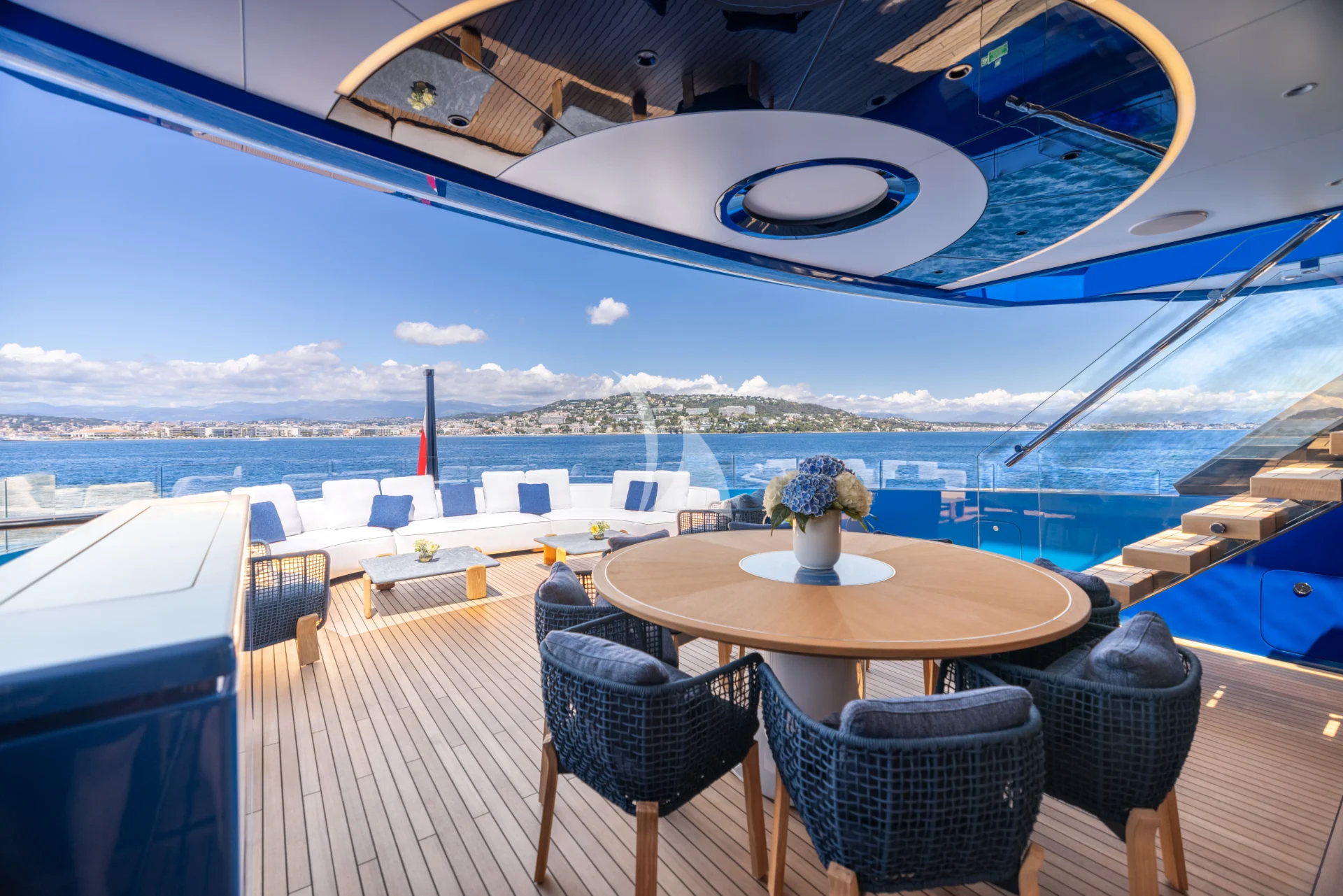 SUI GENERIS Charter Yacht