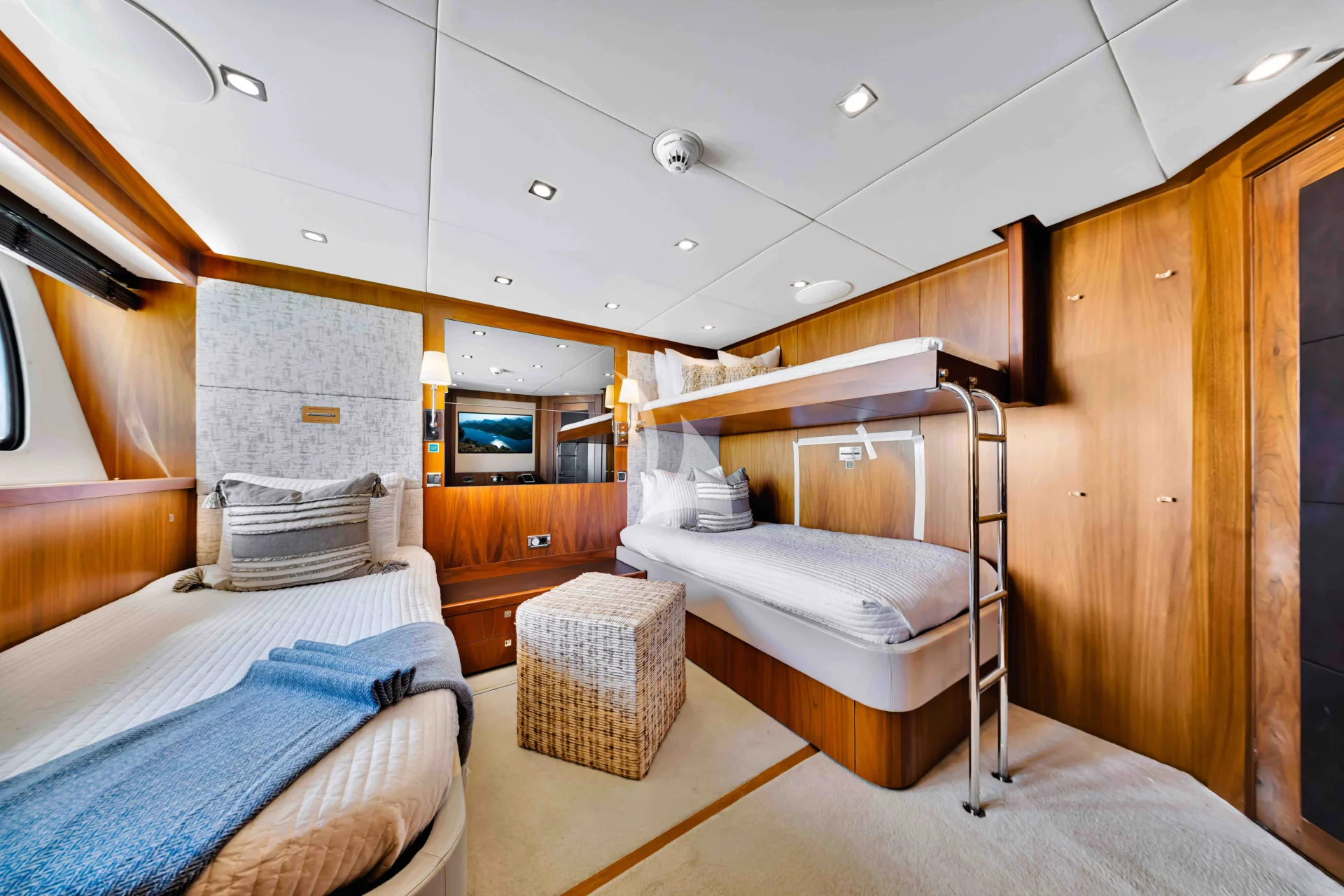 NATURAL 9 Charter Yacht