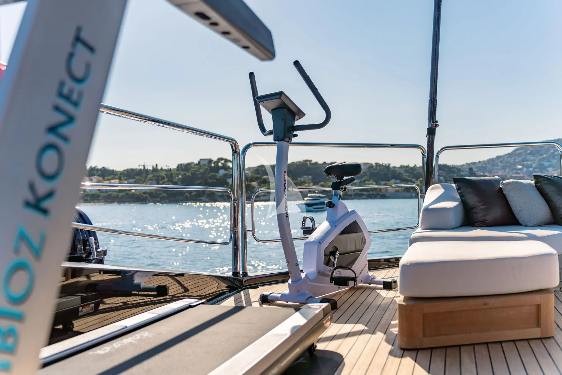 DB9 Charter Yacht