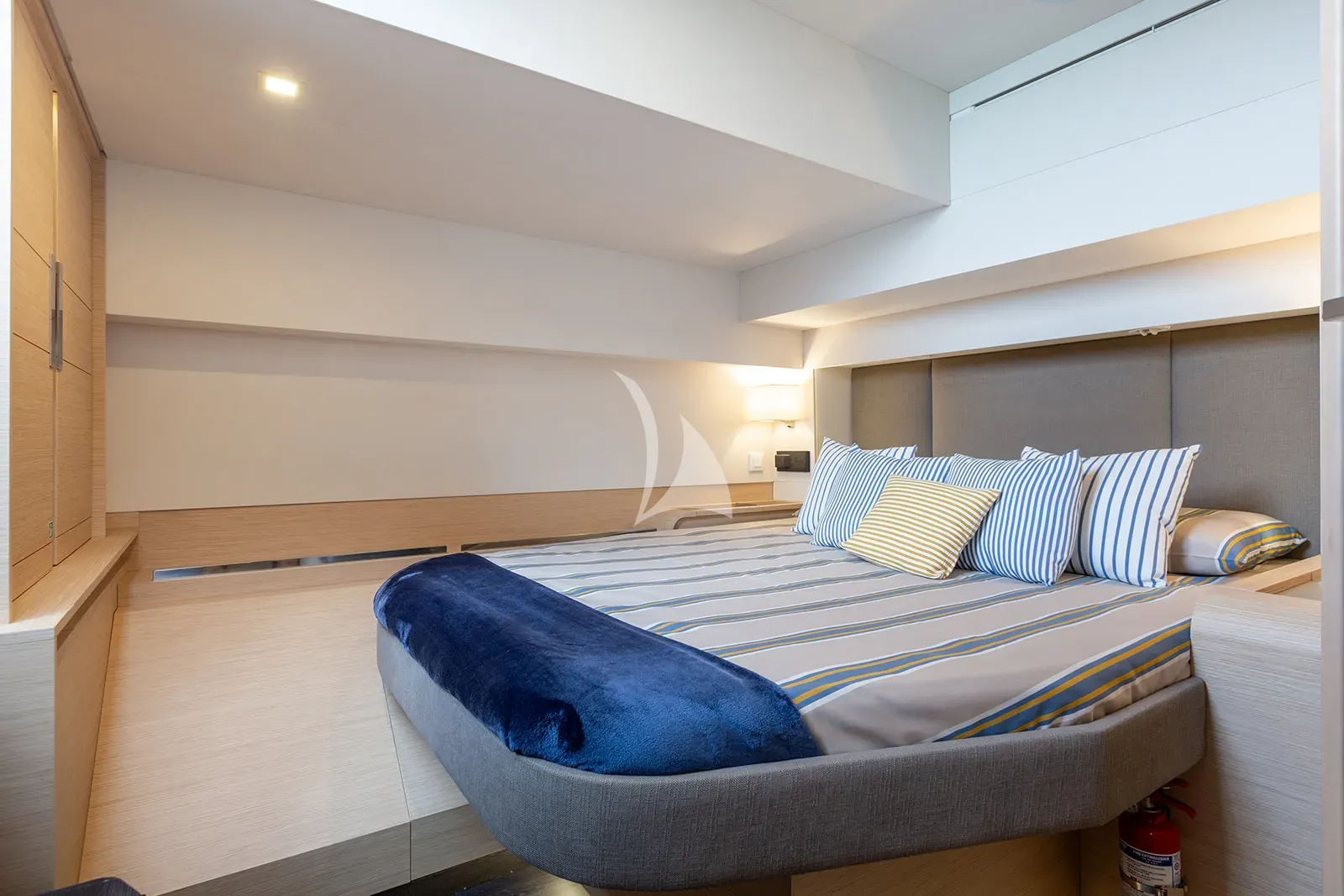 VAGATOR Charter Yacht