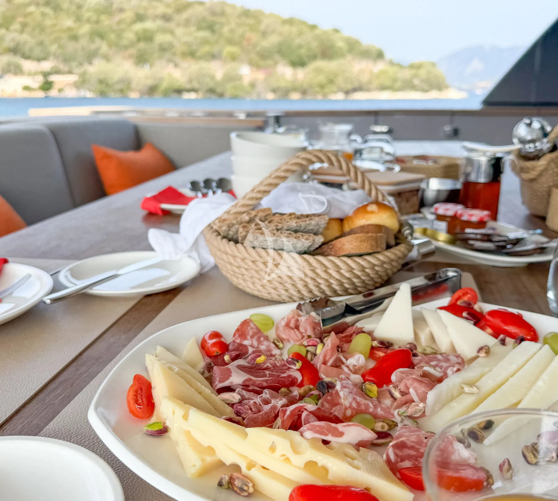 FLORI Charter Yacht