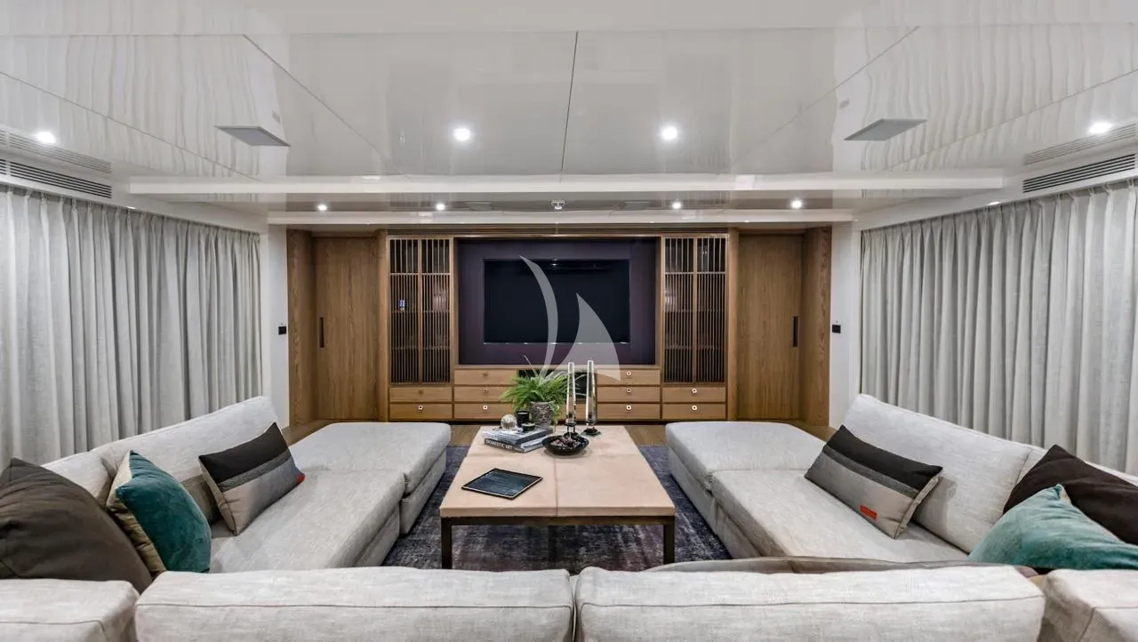 LIQUID SKY Charter Yacht