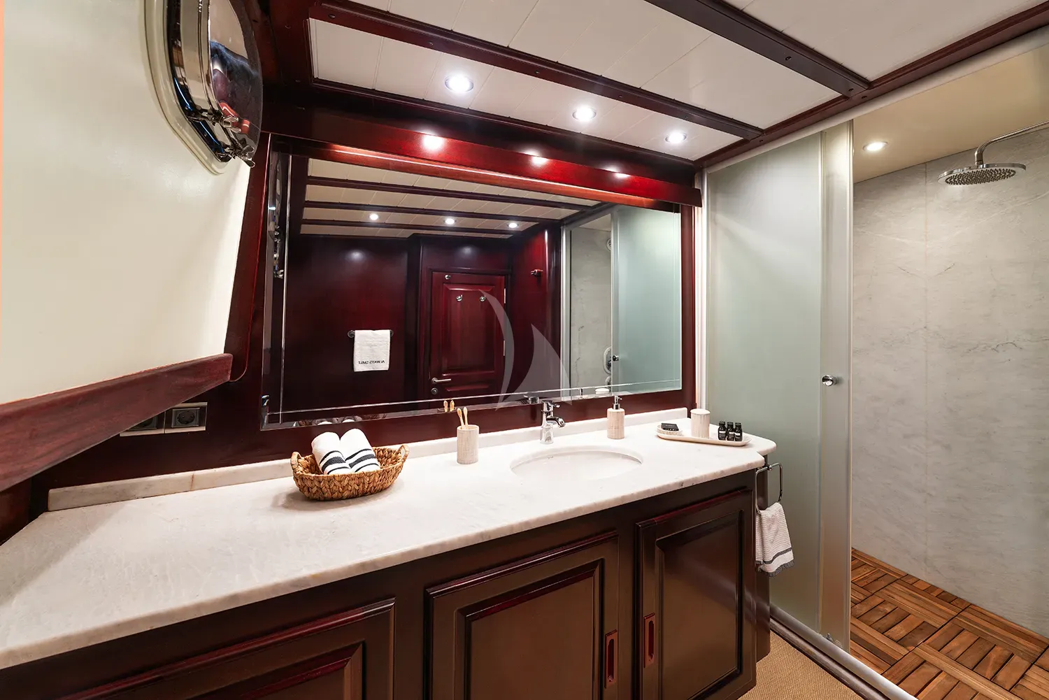 ALWAYS SMILE Charter Yacht