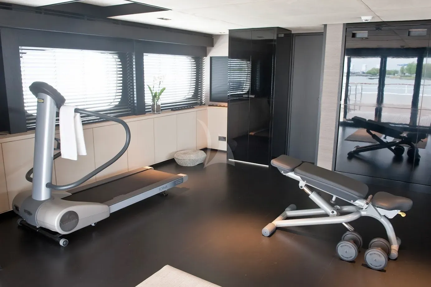 LATITUDE Charter Yacht