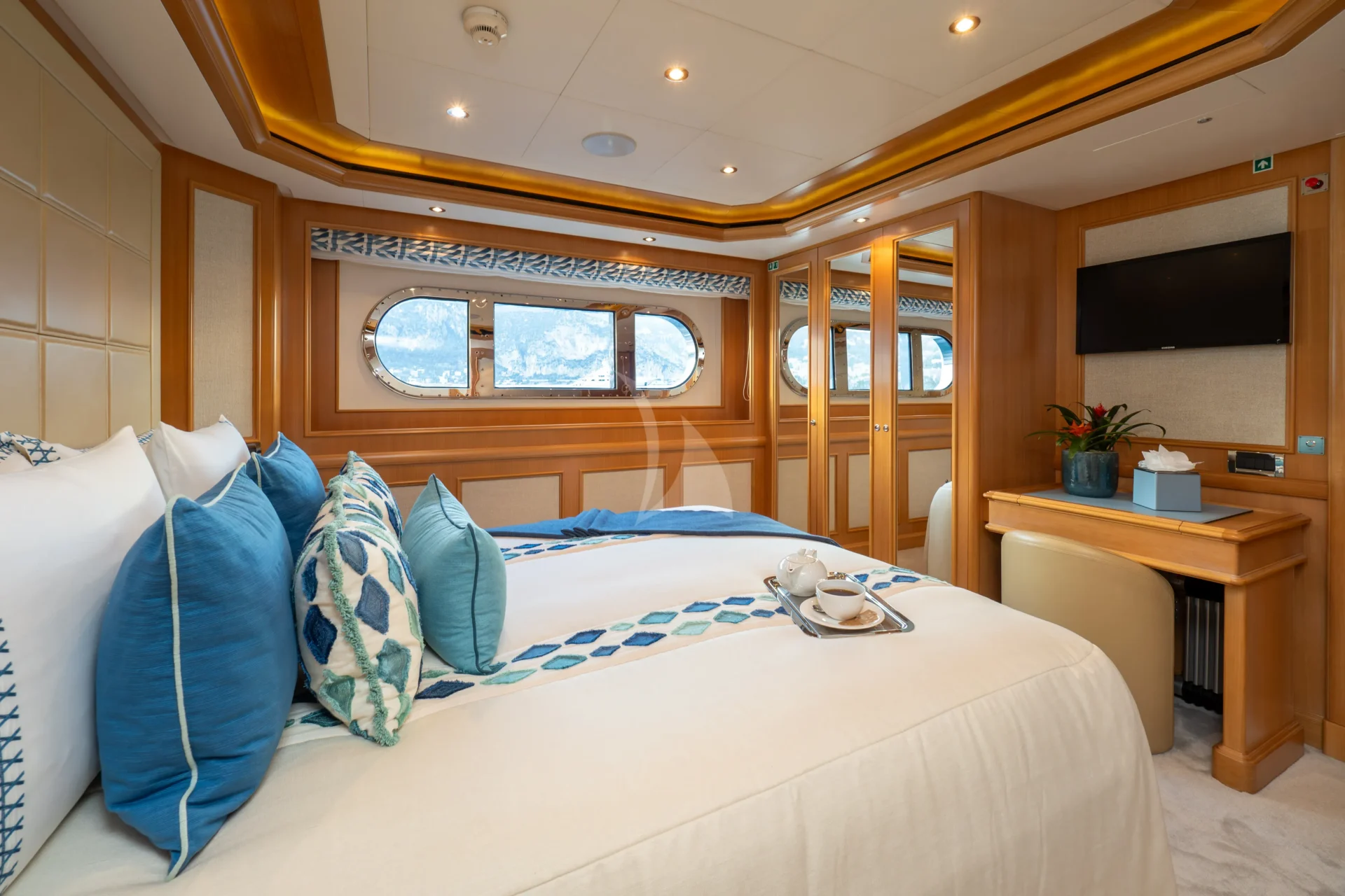 HANA Charter Yacht