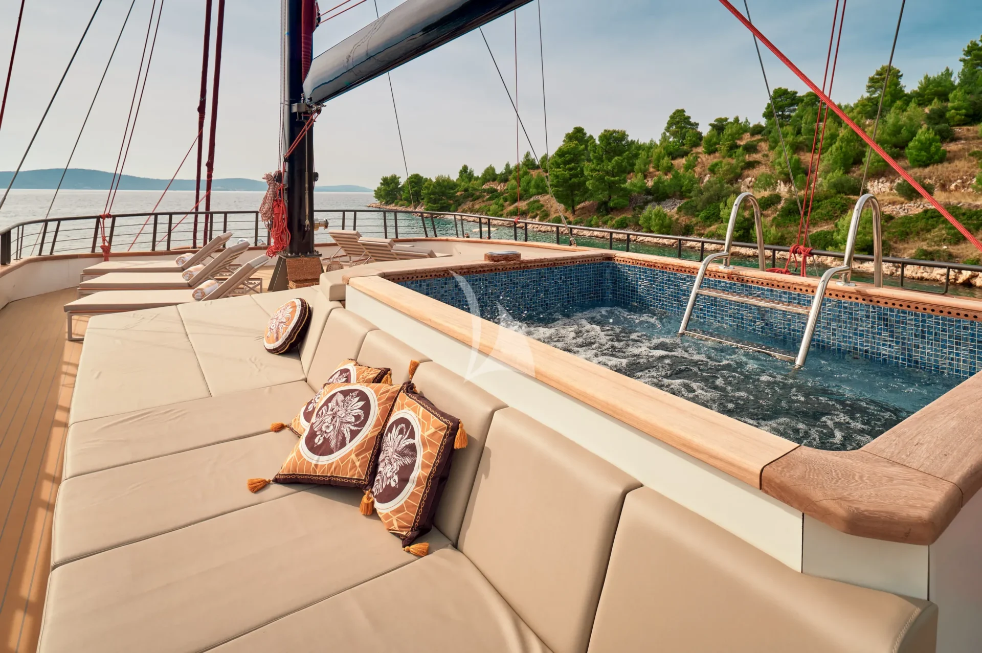 ANETTA Charter Yacht