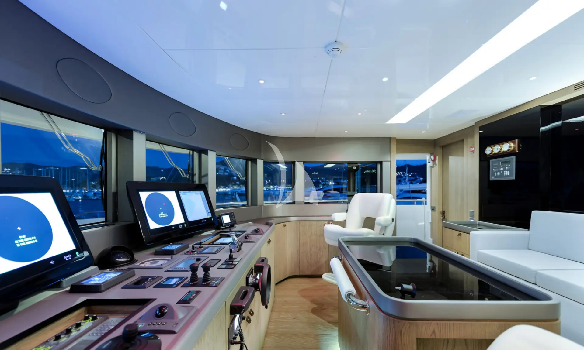 LIQUID SKY Charter Yacht