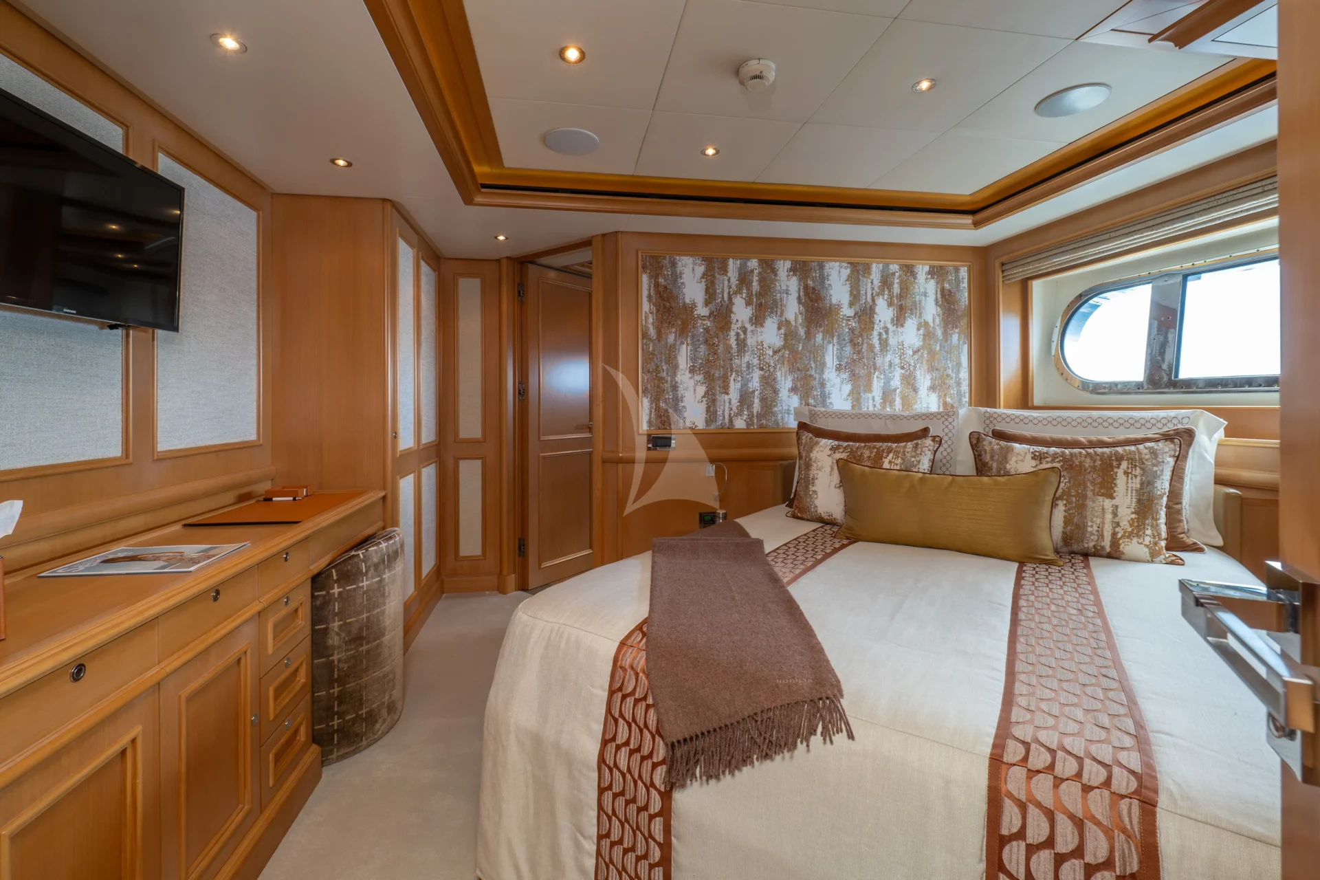 HANA Charter Yacht