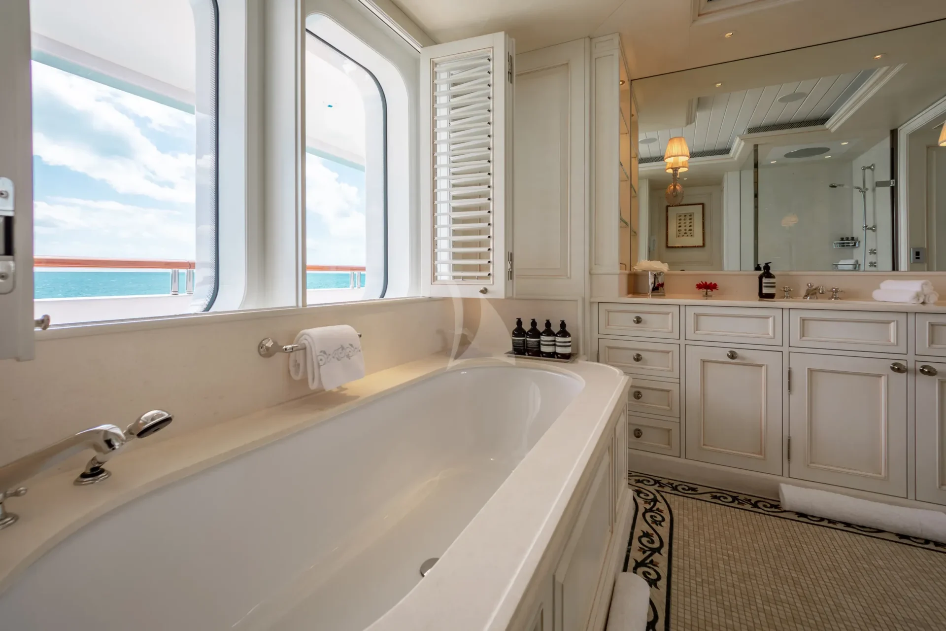 HUNTRESS Charter Yacht