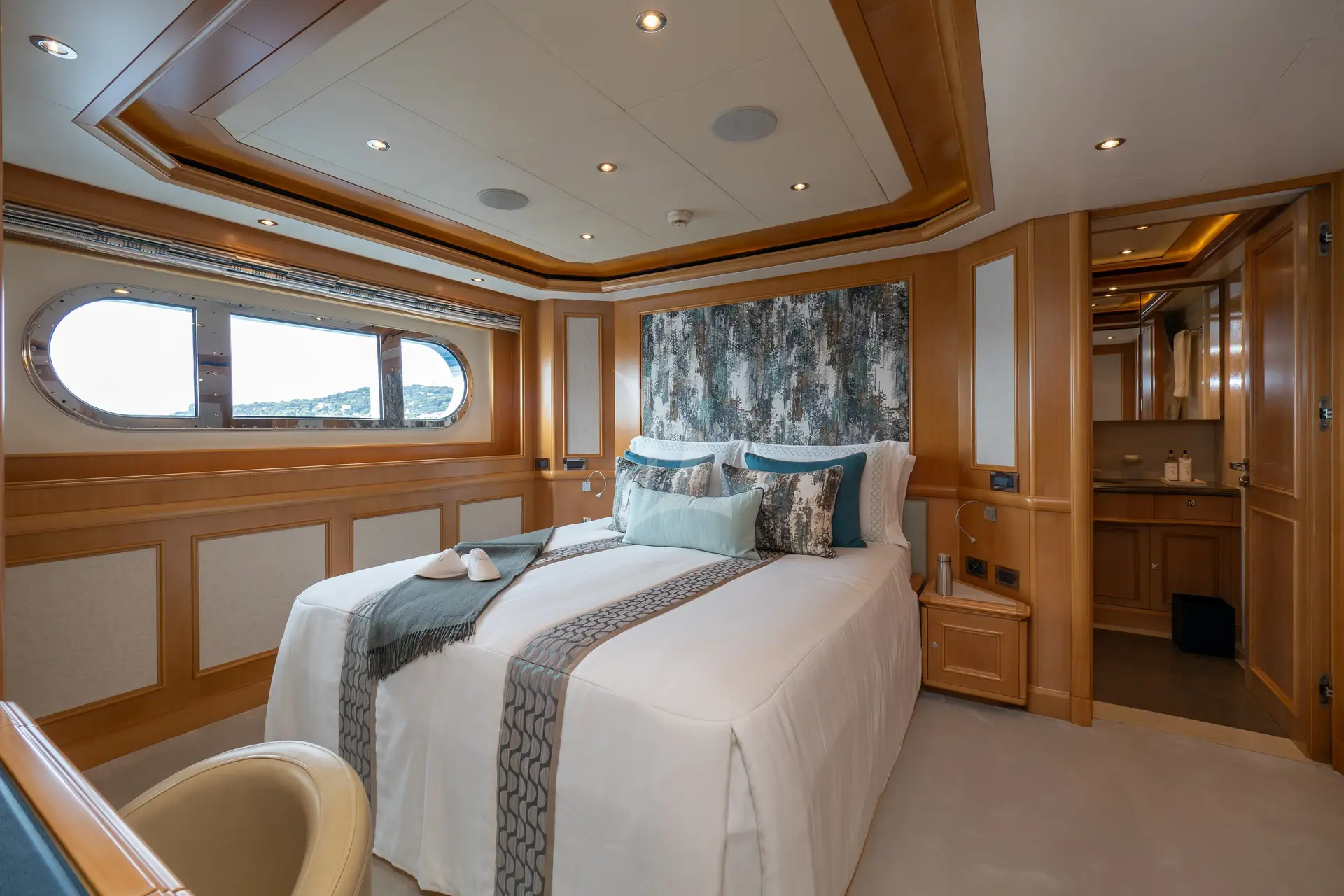 HANA Charter Yacht