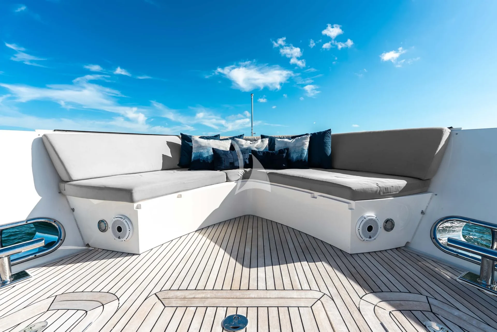HAPPY HOUR Charter Yacht