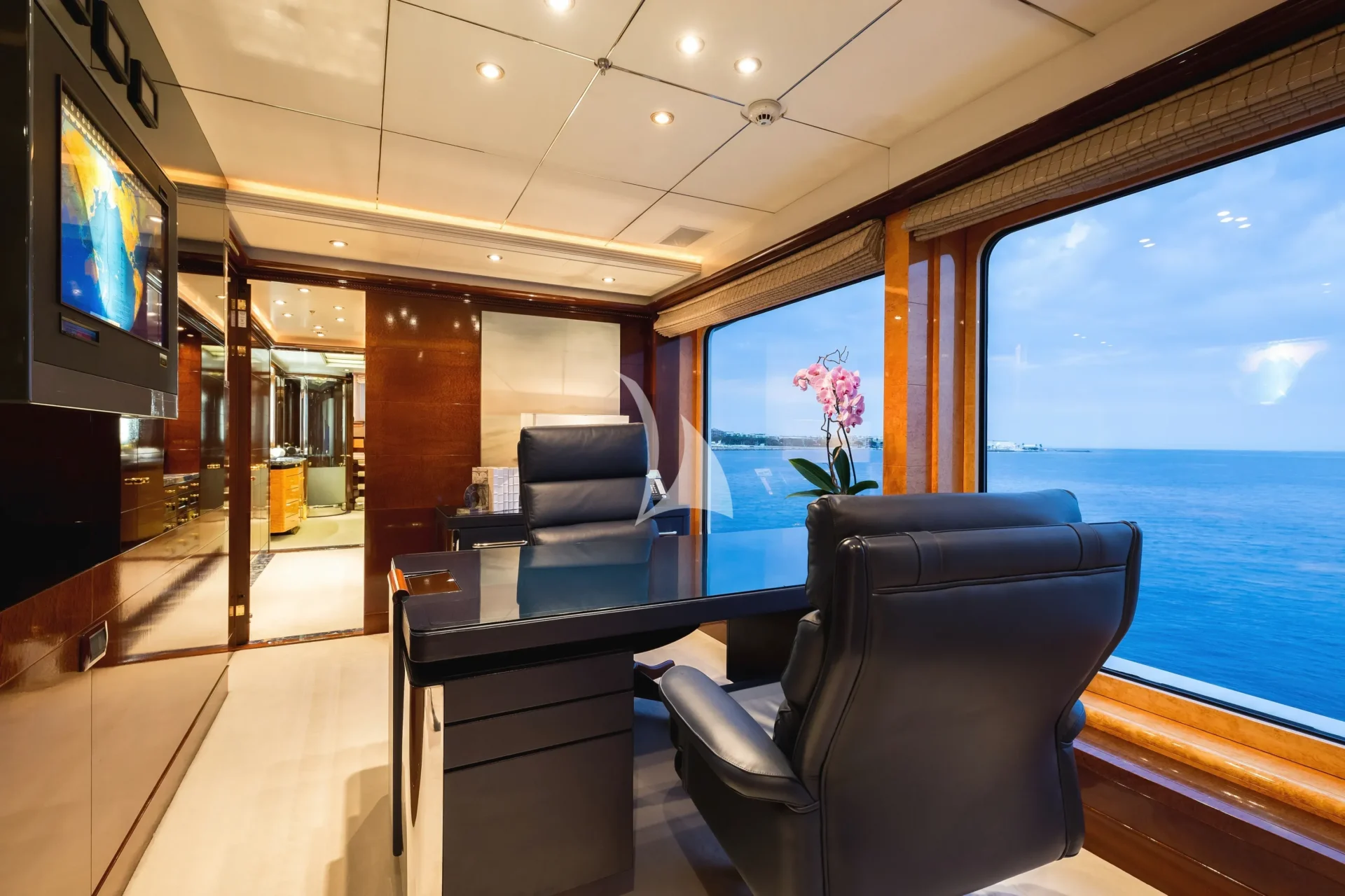 LUCKY LADY Charter Yacht