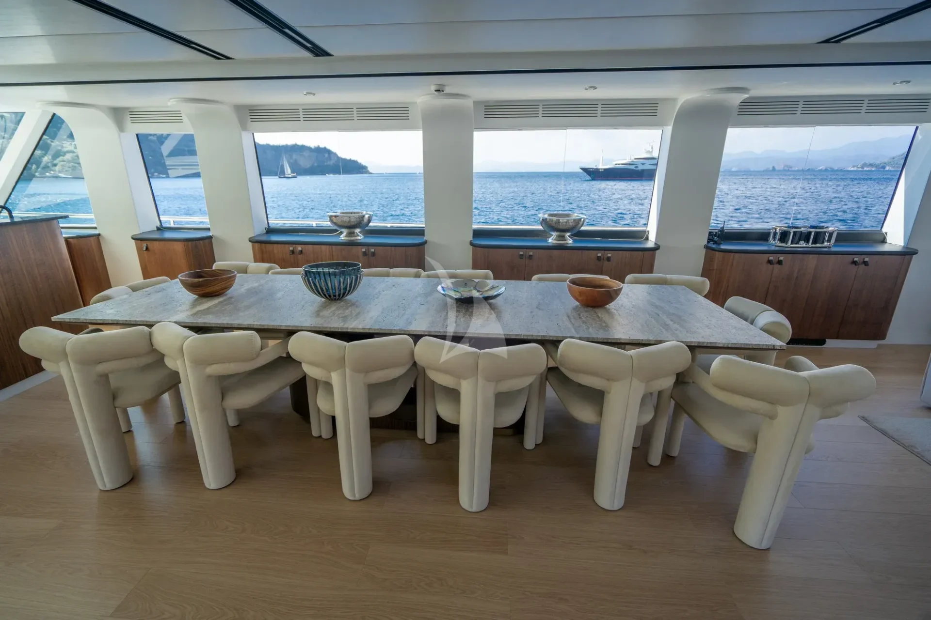 De Love Charter Yacht