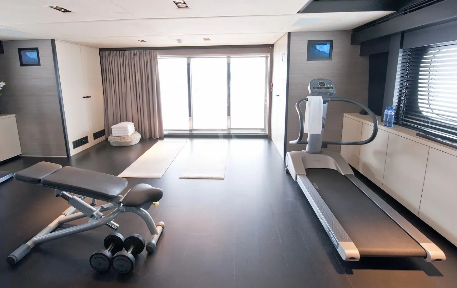 LATITUDE Charter Yacht