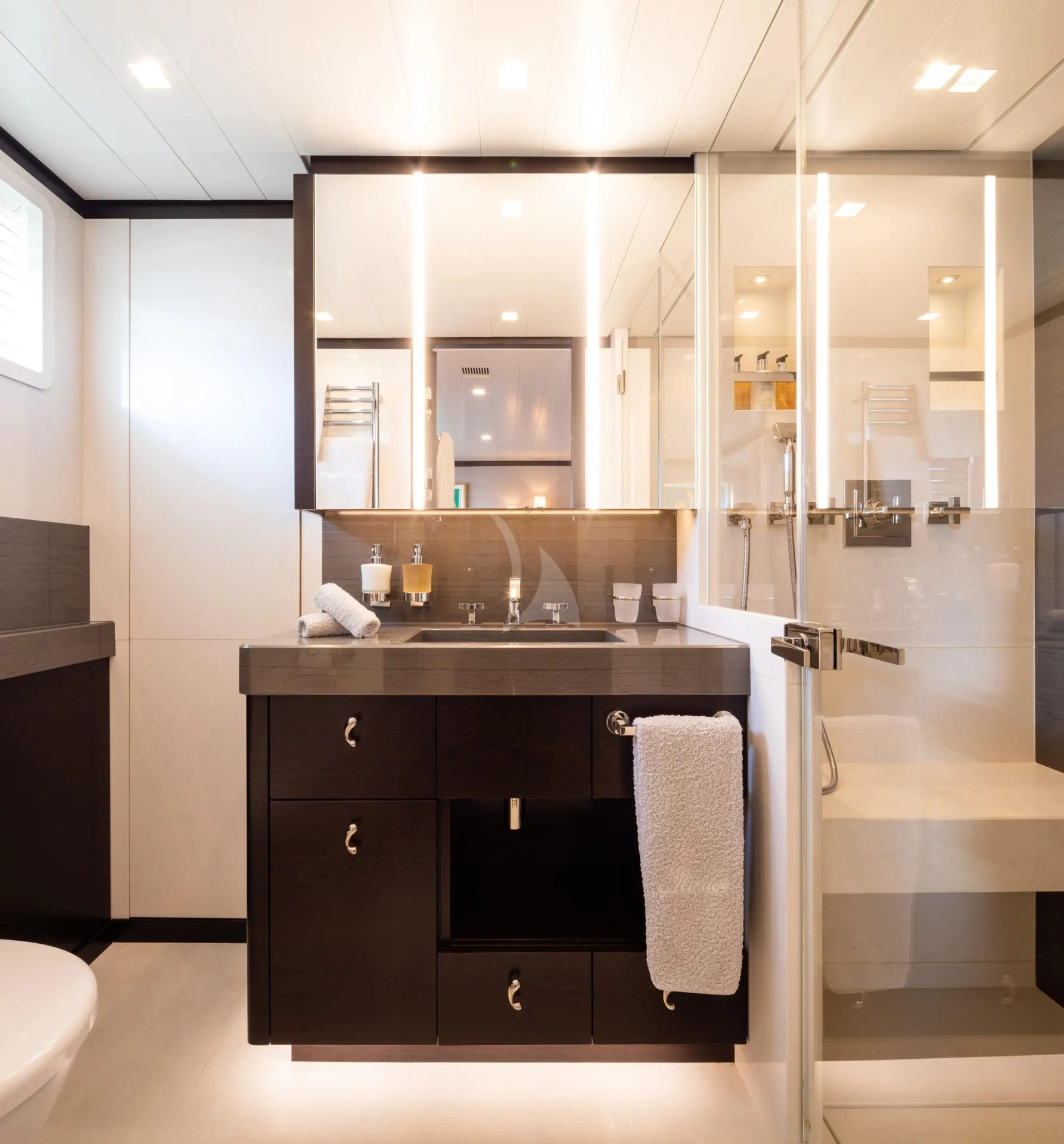MIRAGE Charter Yacht