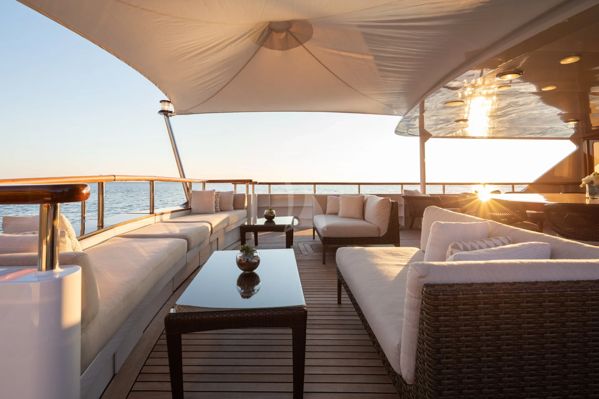 MIRAGE Charter Yacht