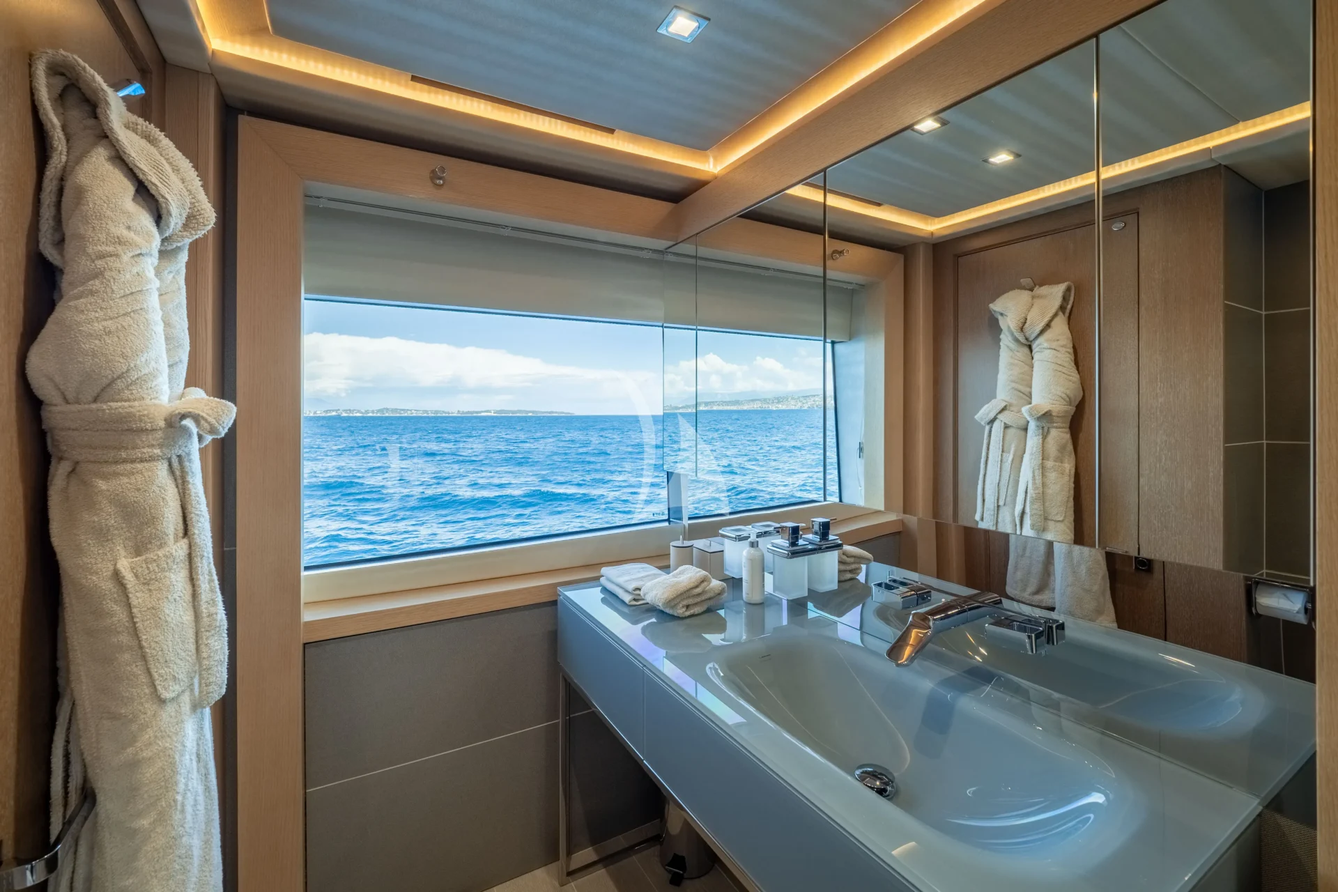 ARADOS Charter Yacht