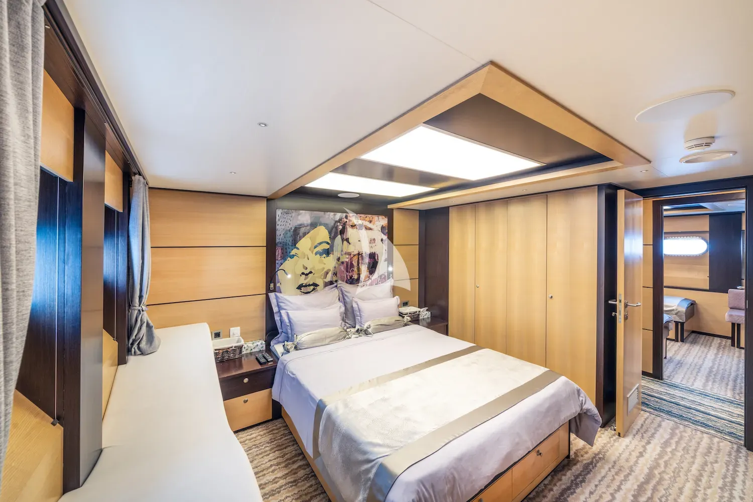 NAVILUX Charter Yacht