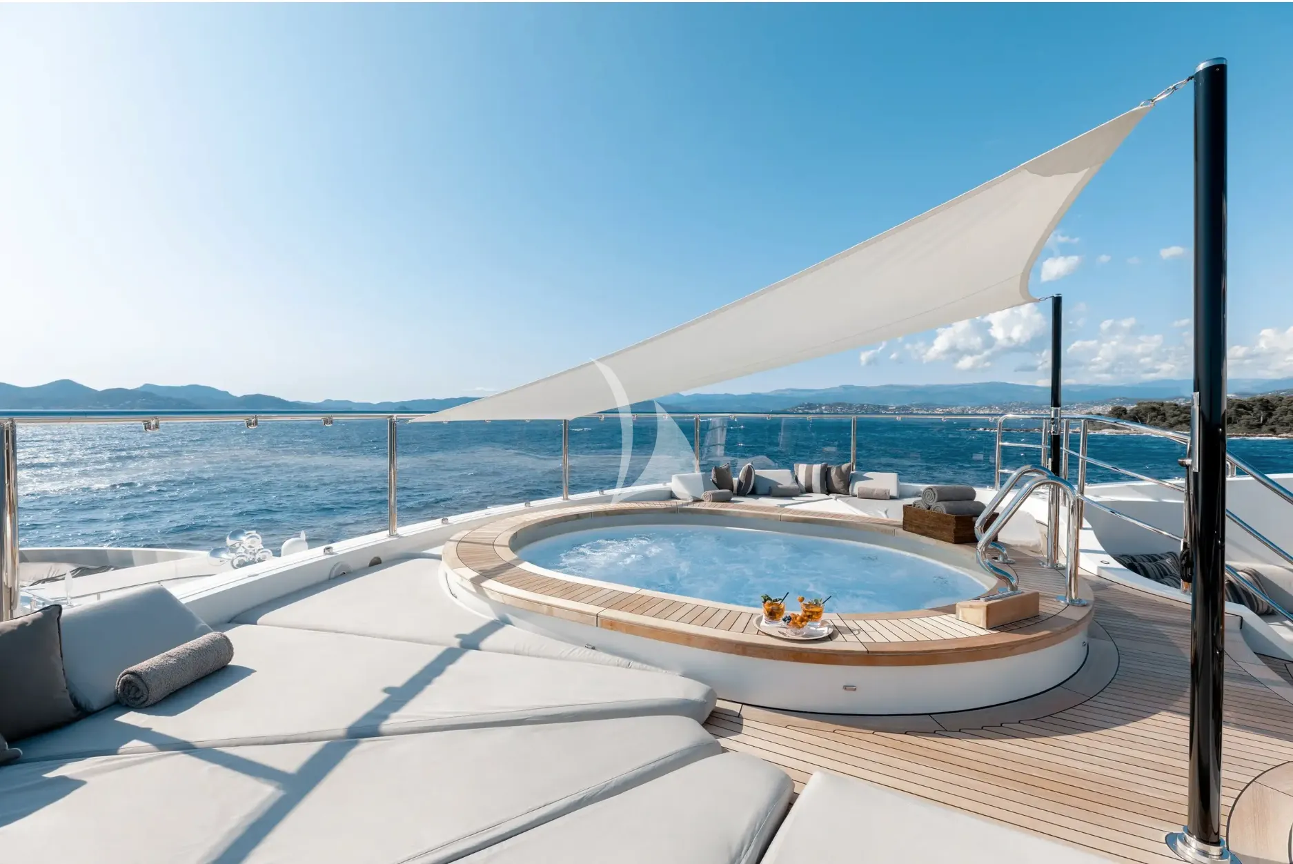 SEANNA Charter Yacht