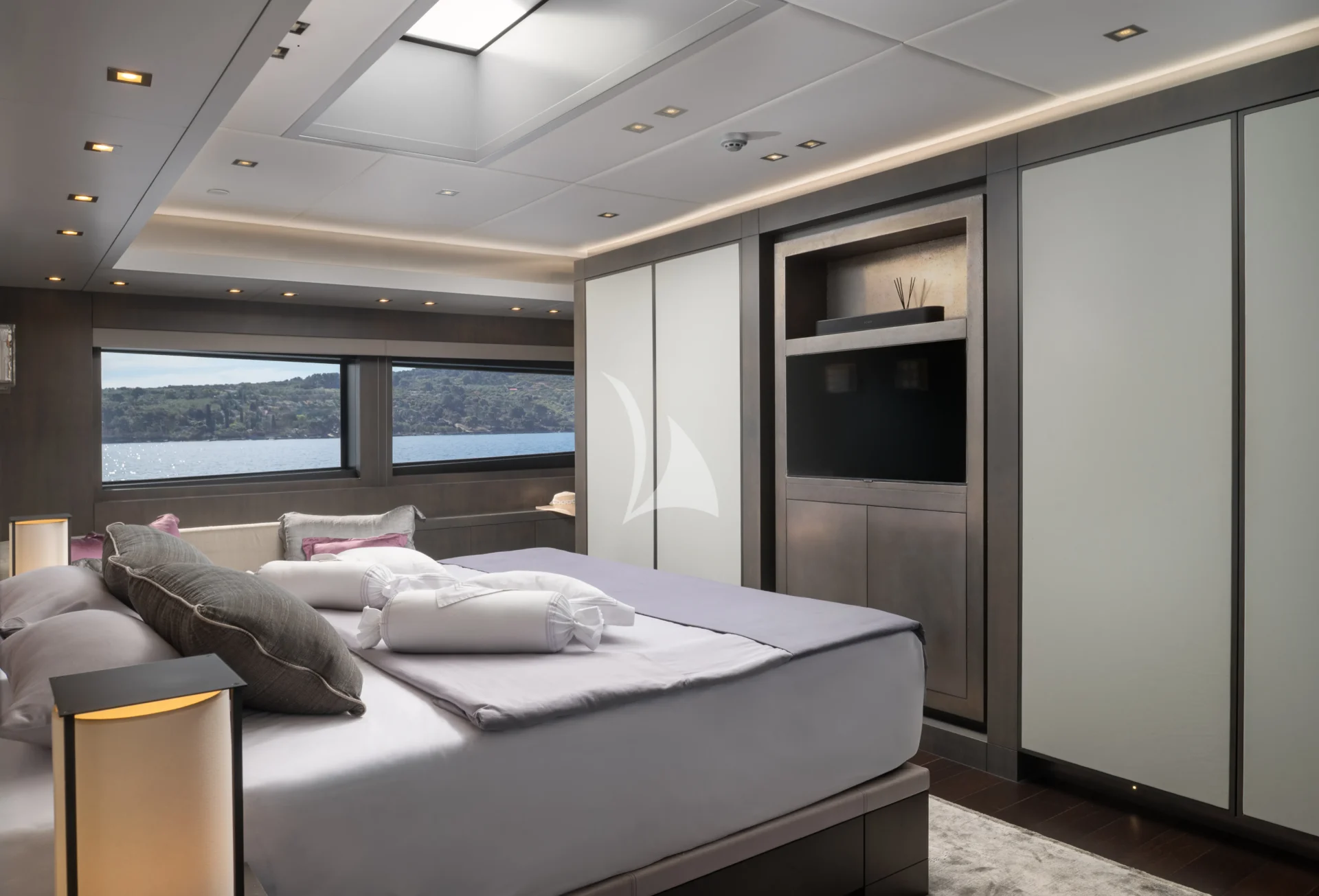 SMOOTH OPERATOR Charter Yacht